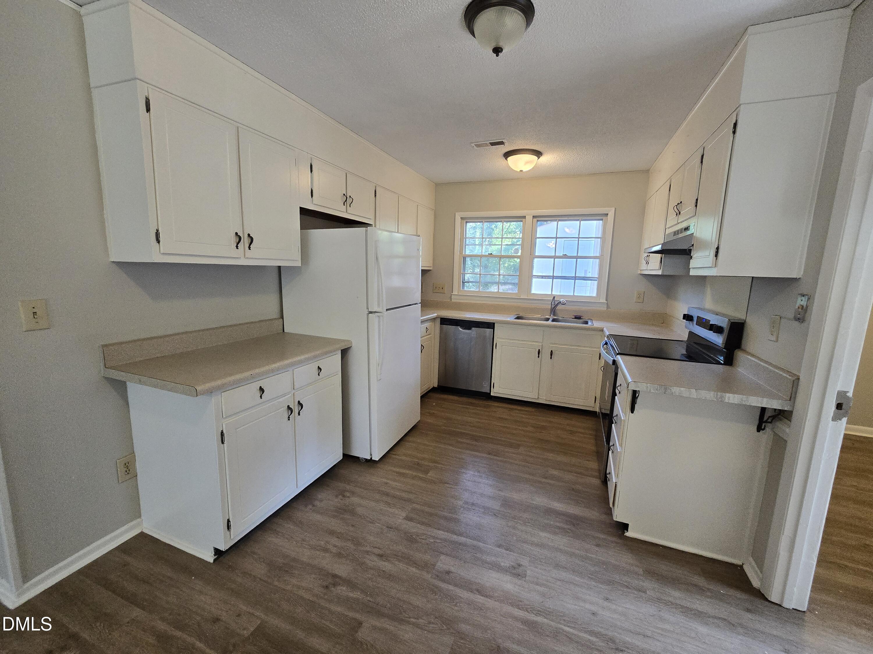 1410 Suterland Road Property Photo 16