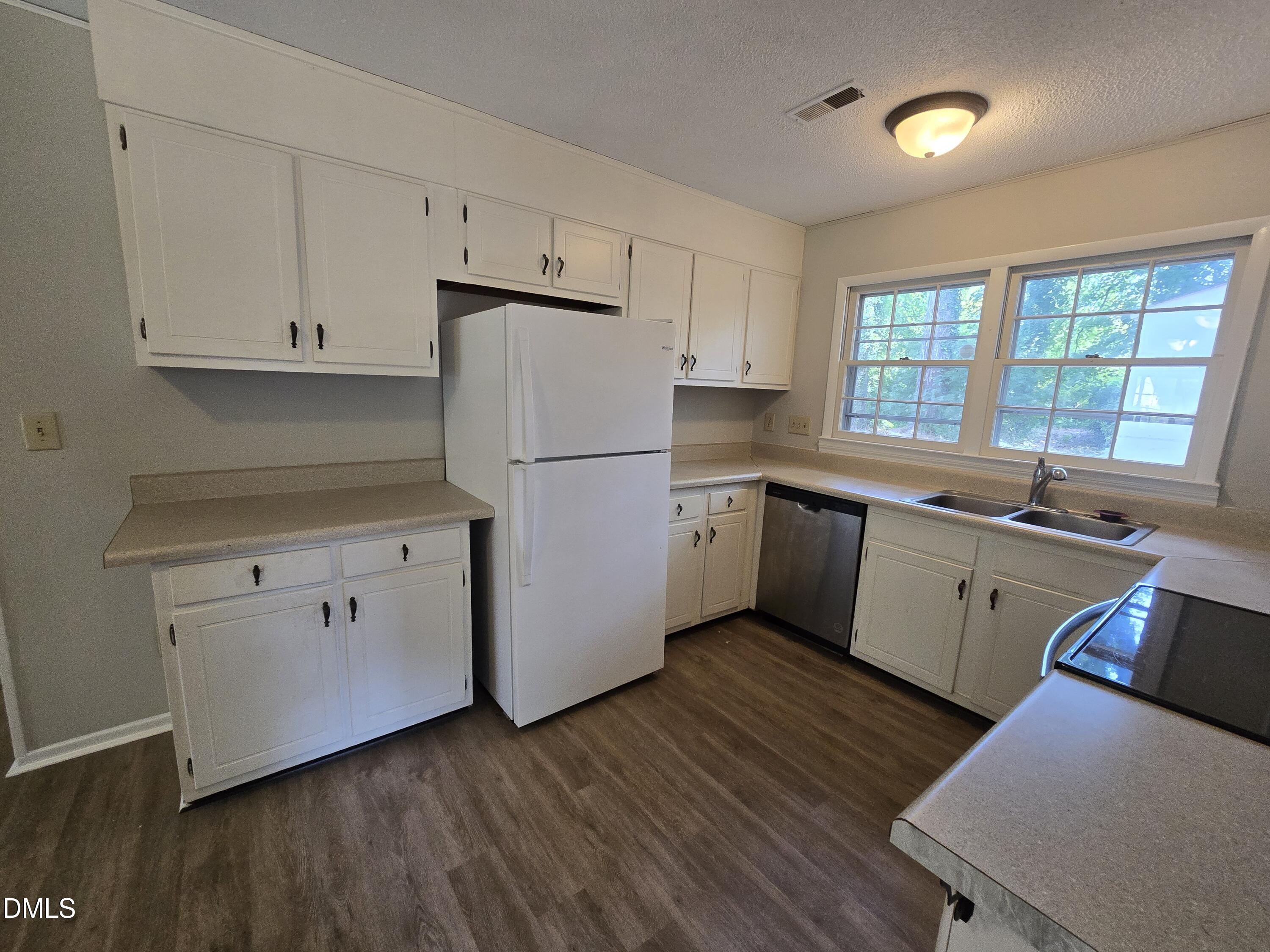 1410 Suterland Road Property Photo 18