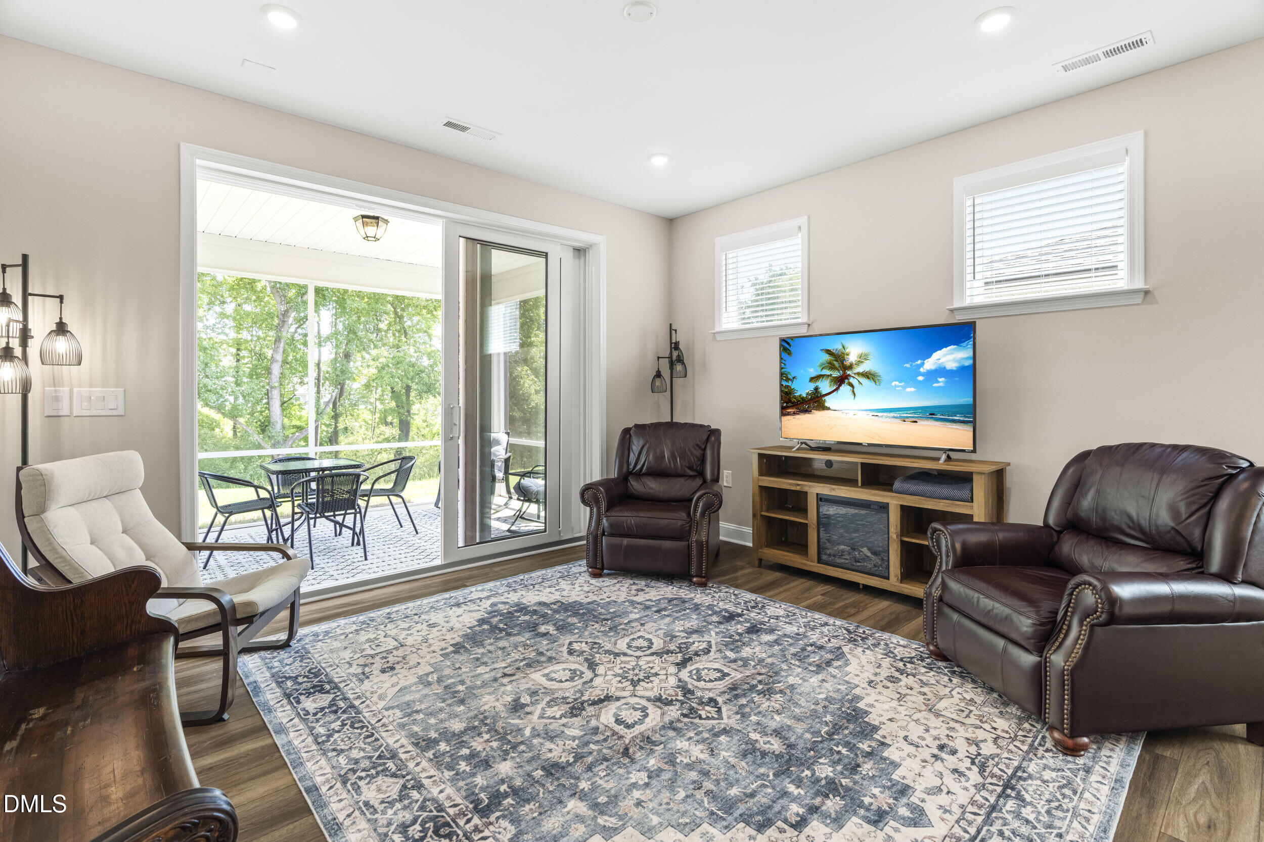 28 N Brookhollow Way Property Photo 8