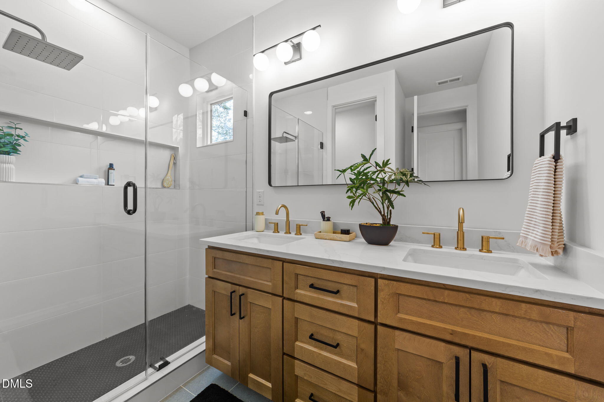 1611 1/2 Malta Avenue Property Photo 14