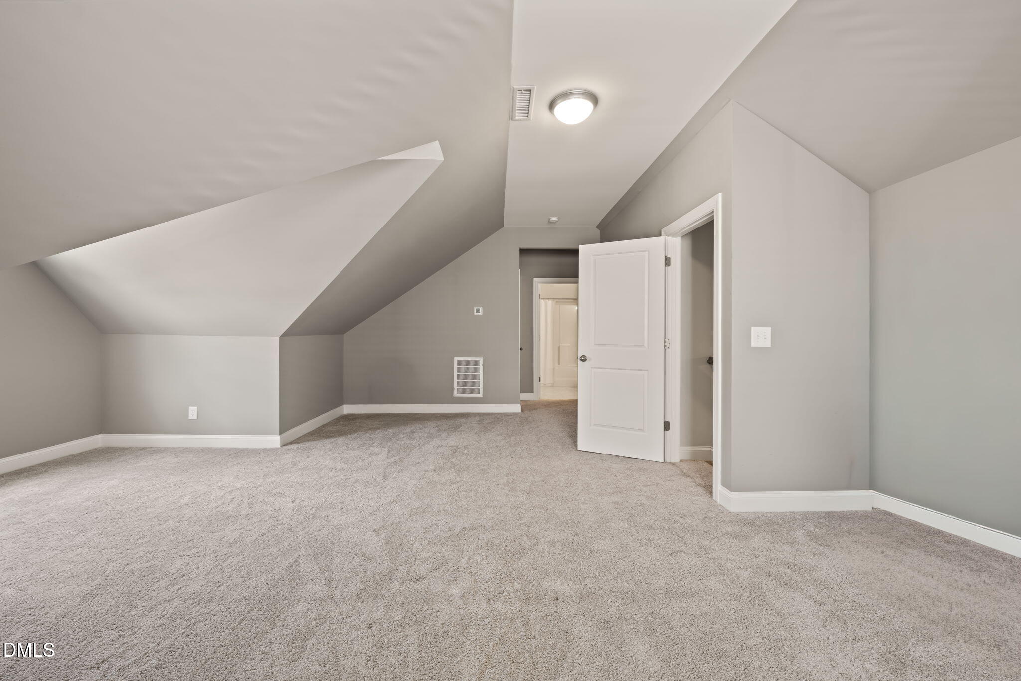749 Strathwood Way Property Photo 25