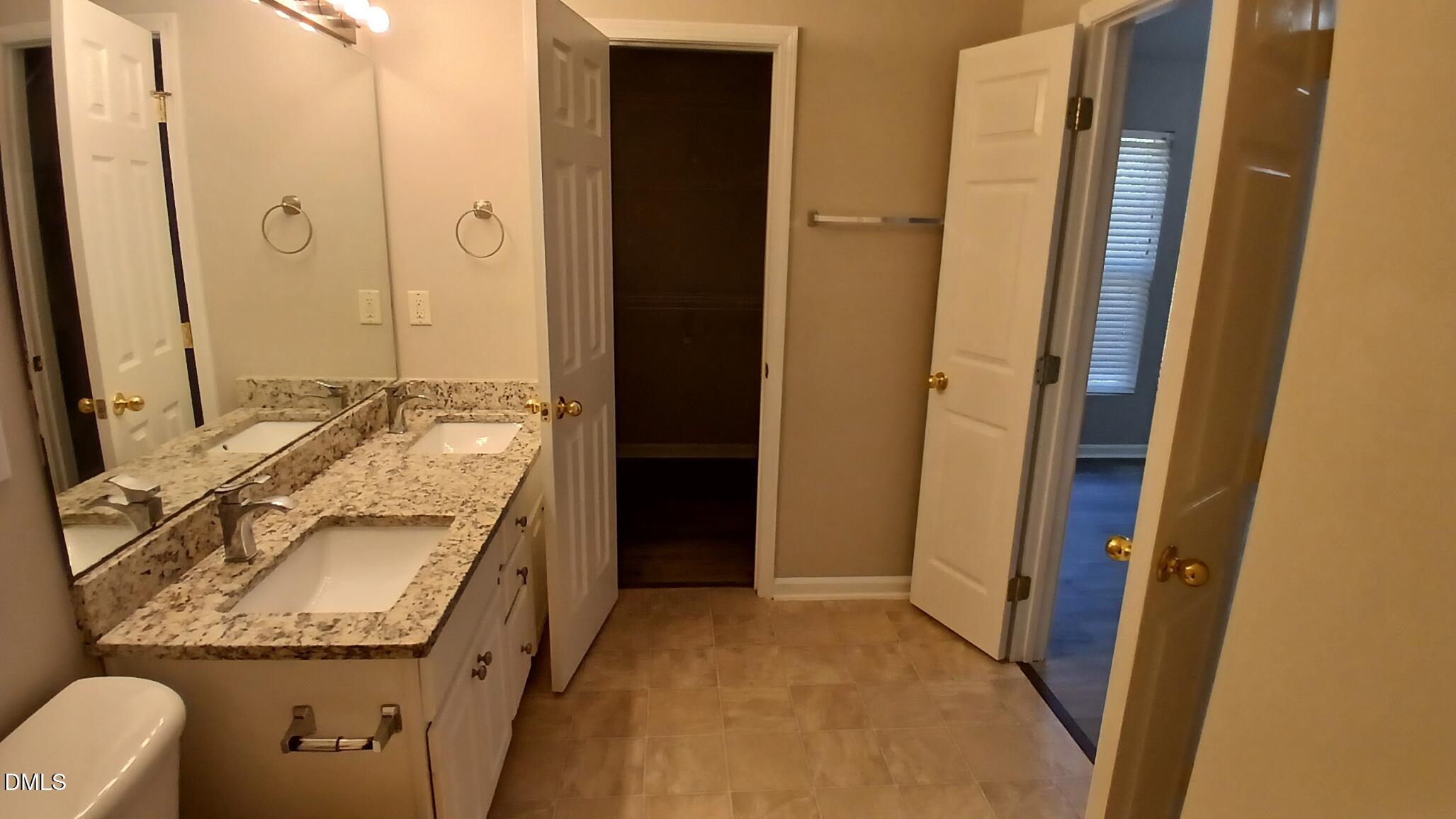 514 Walnut Woods Drive Property Photo 24