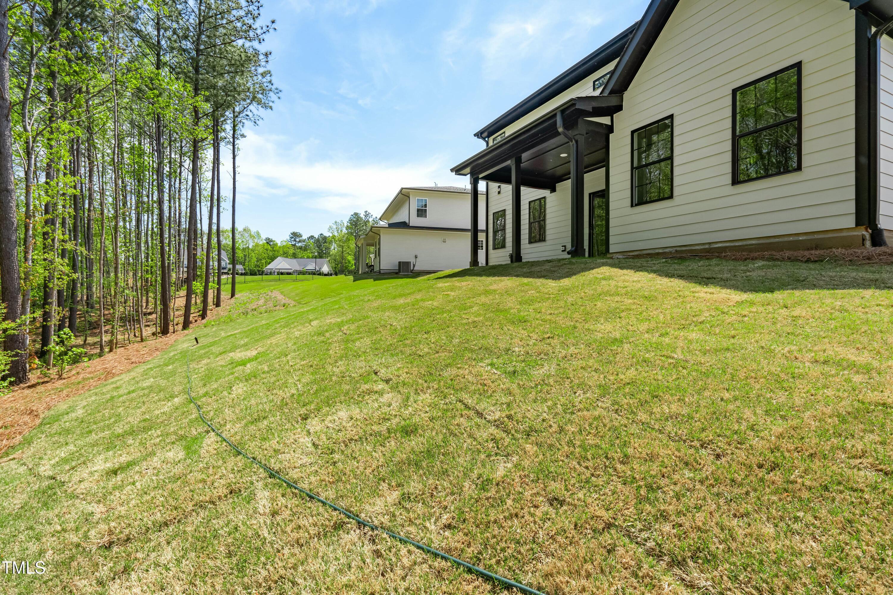 230 Sutherland Drive Property Photo 5