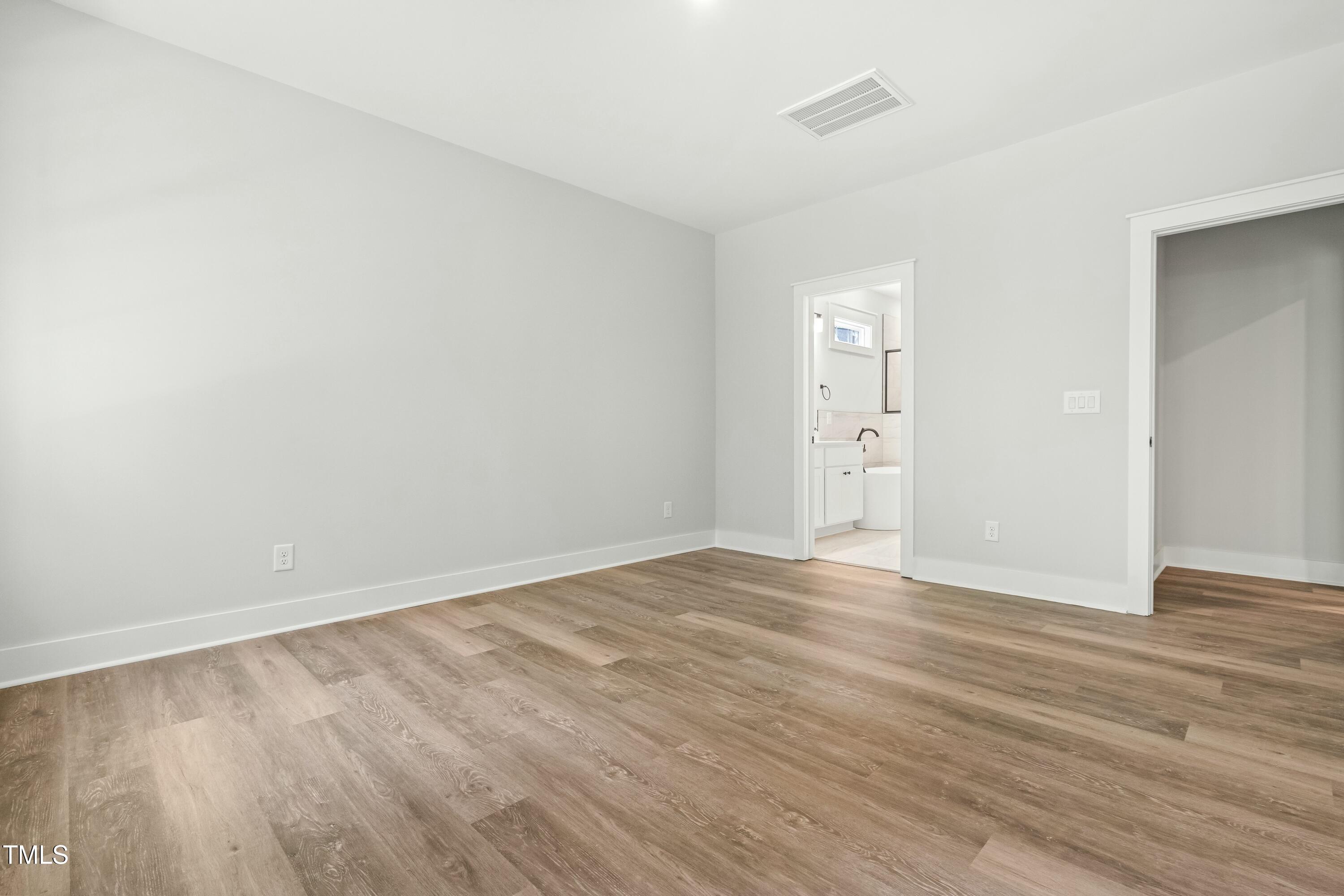 230 Sutherland Drive Property Photo 31