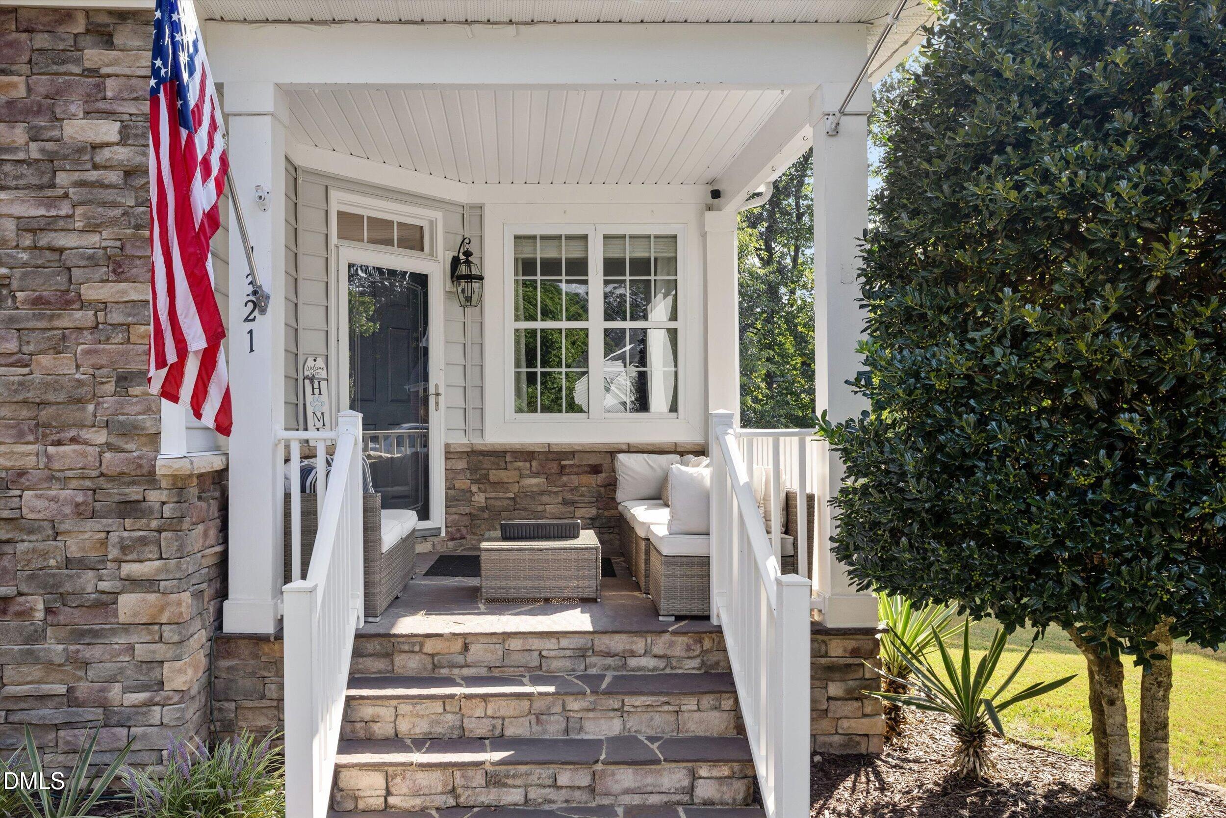 1321 Lagerfeld Way Property Photo 3