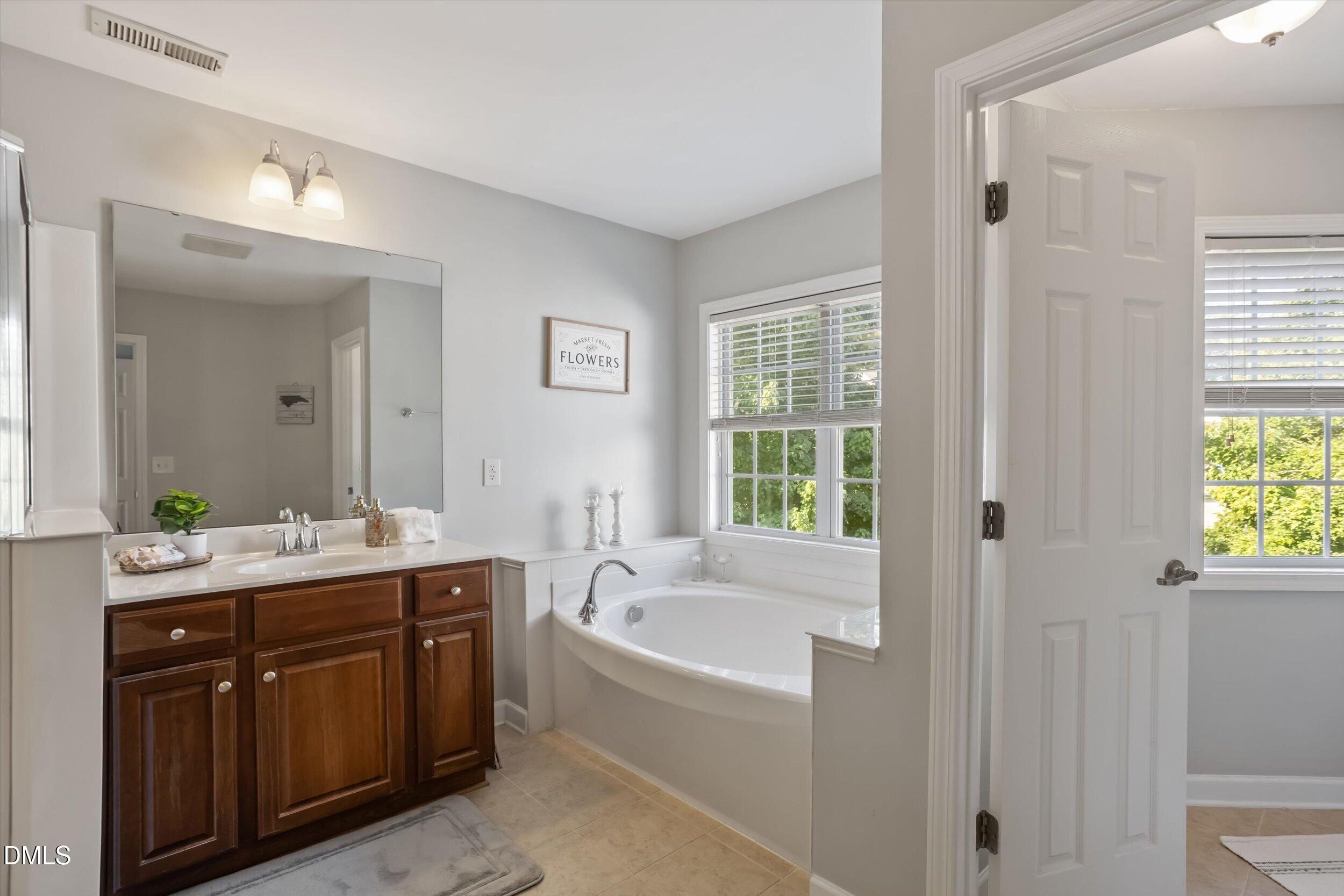 1321 Lagerfeld Way Property Photo 20