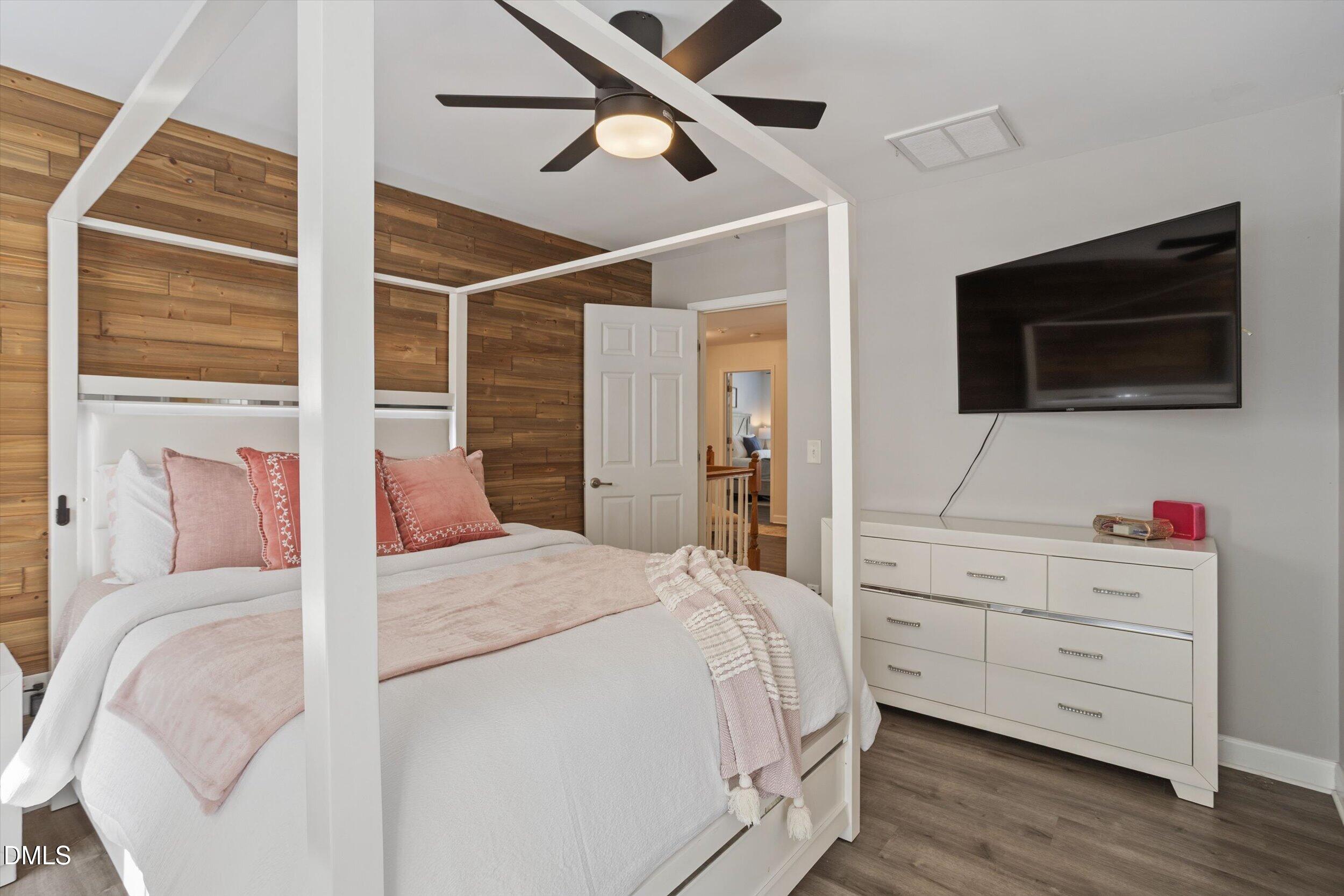 1321 Lagerfeld Way Property Photo 23