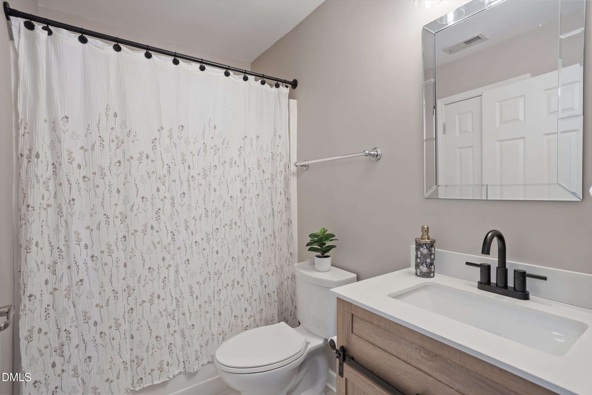1321 Lagerfeld Way Property Photo 31