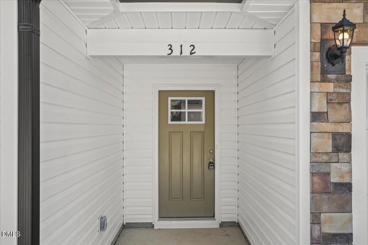 312 E Howard Street Property Photo 5