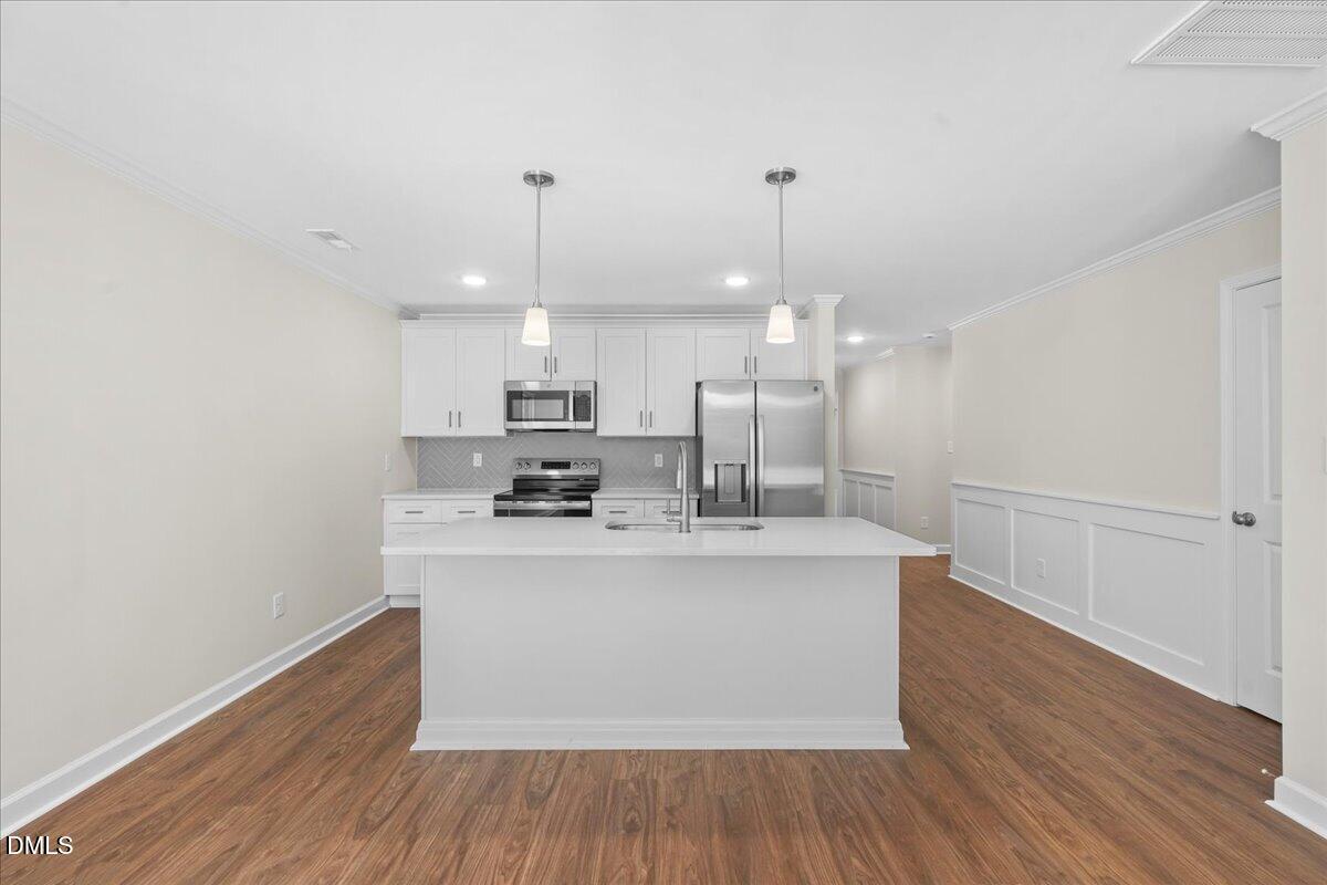 312 E Howard Street Property Photo 6