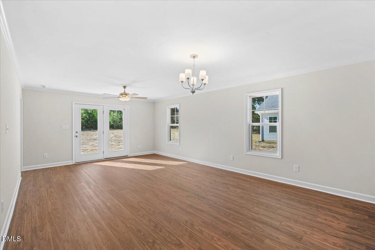 312 E Howard Street Property Photo 13