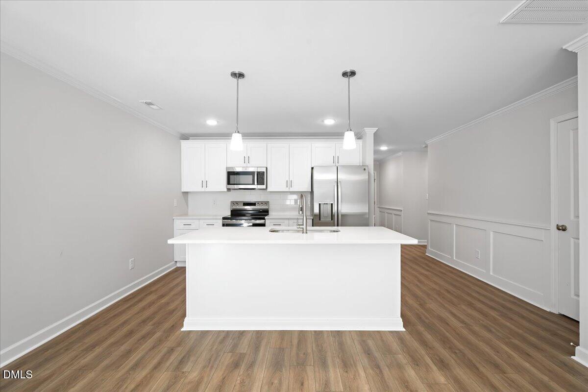 310 E Howard Street Property Photo 6