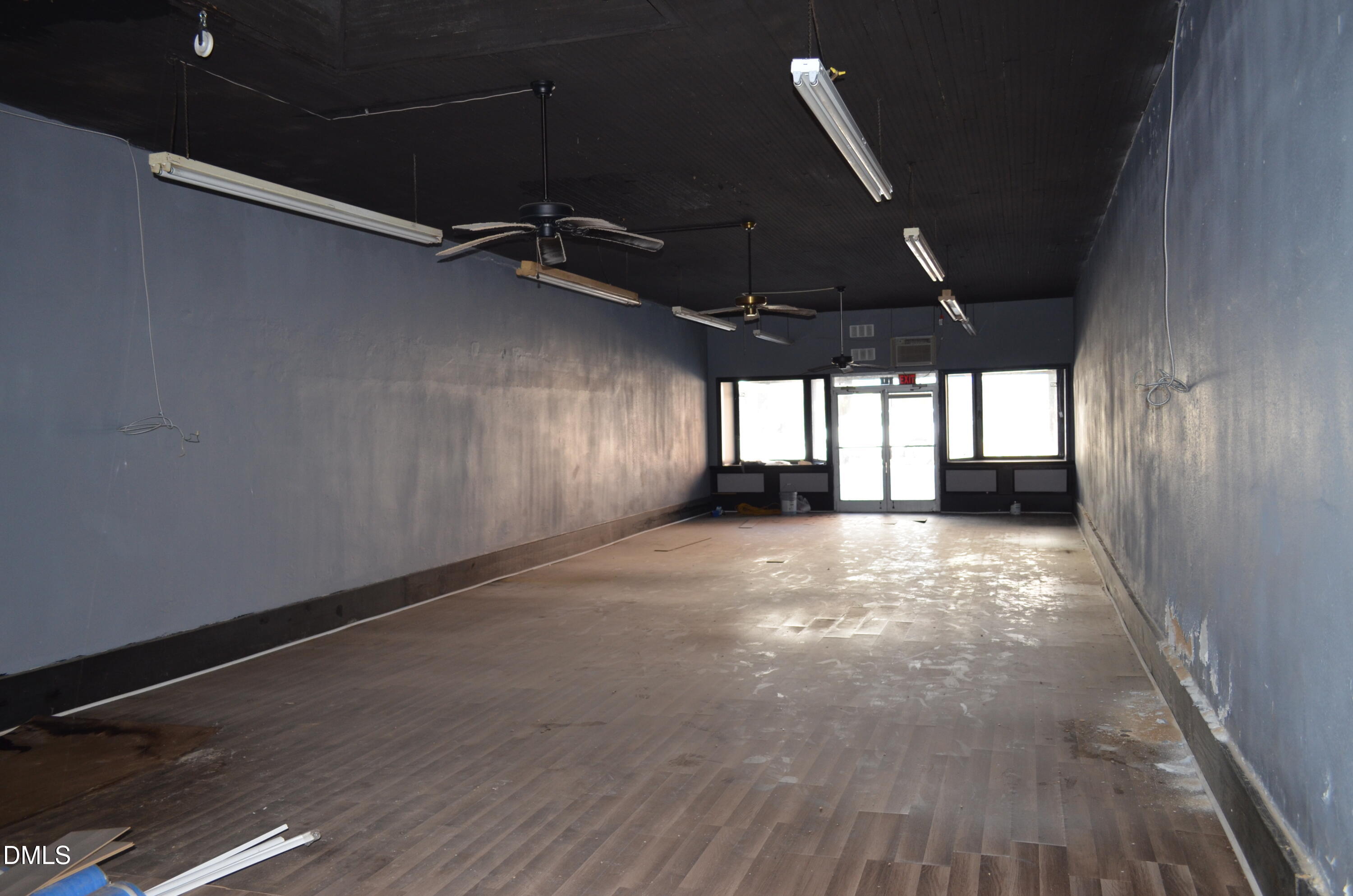112 W 2nd Street Property Photo 4