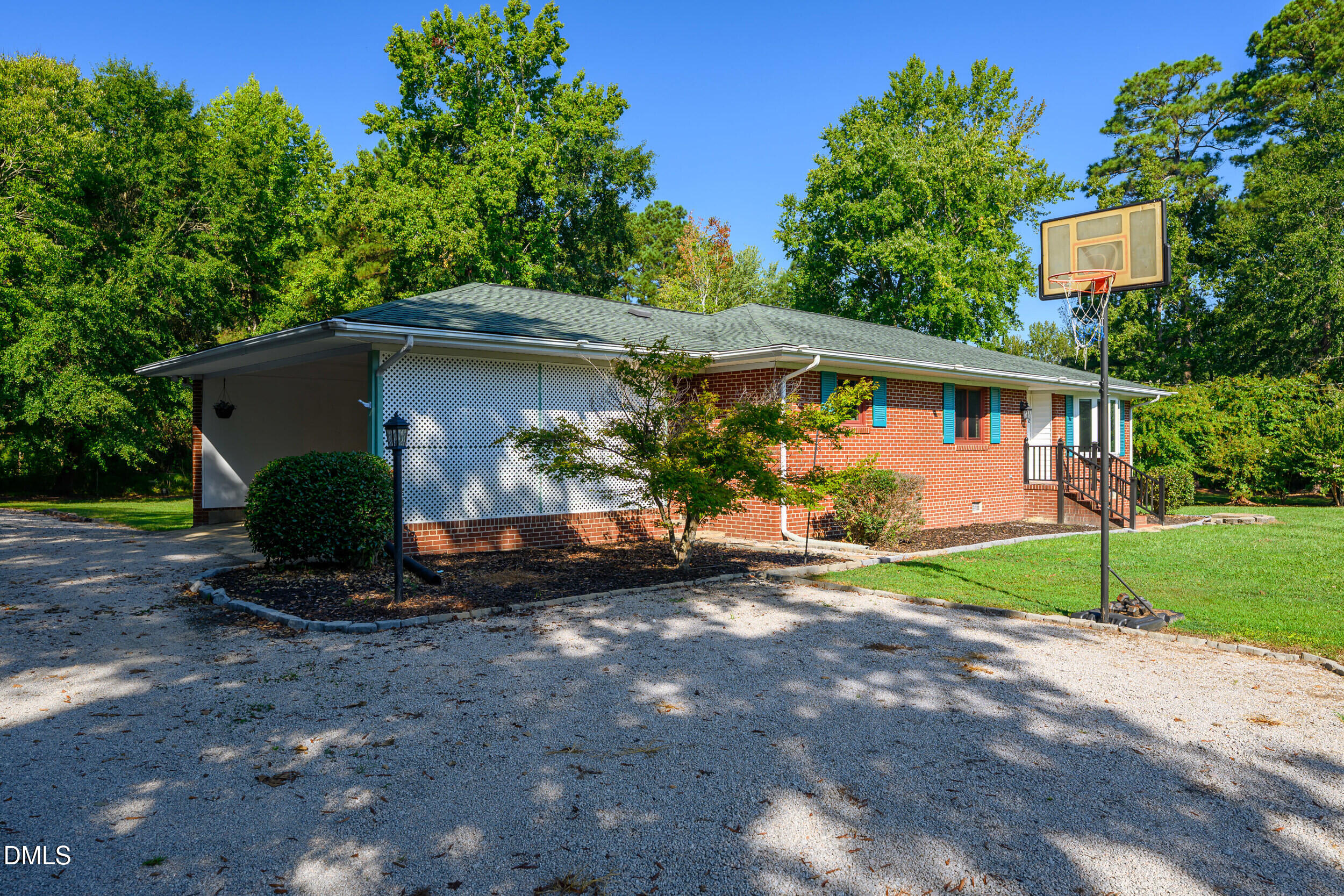 402 Stallings Road Property Photo 3