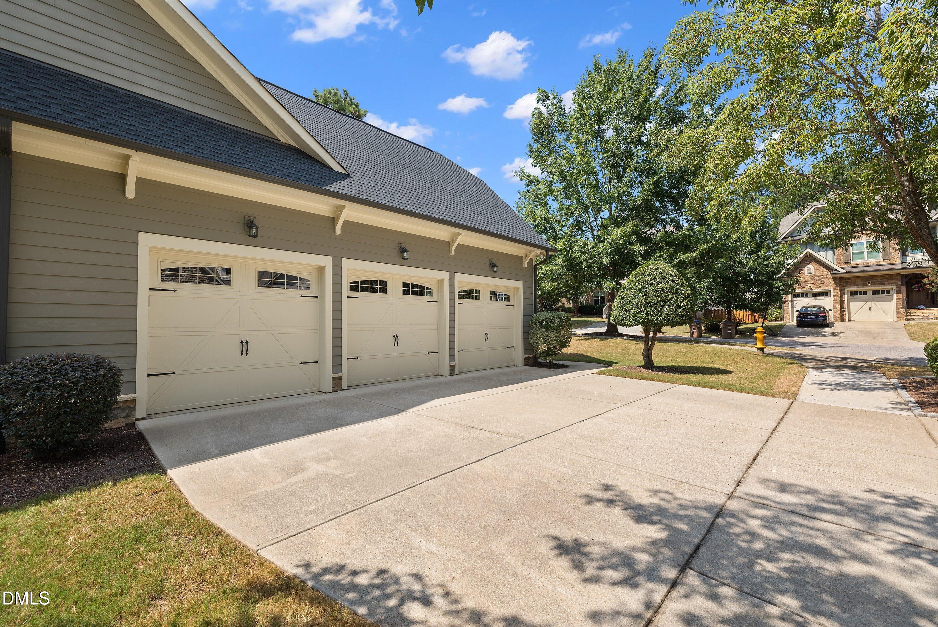 1116 Heritage Knoll Drive Property Photo 3