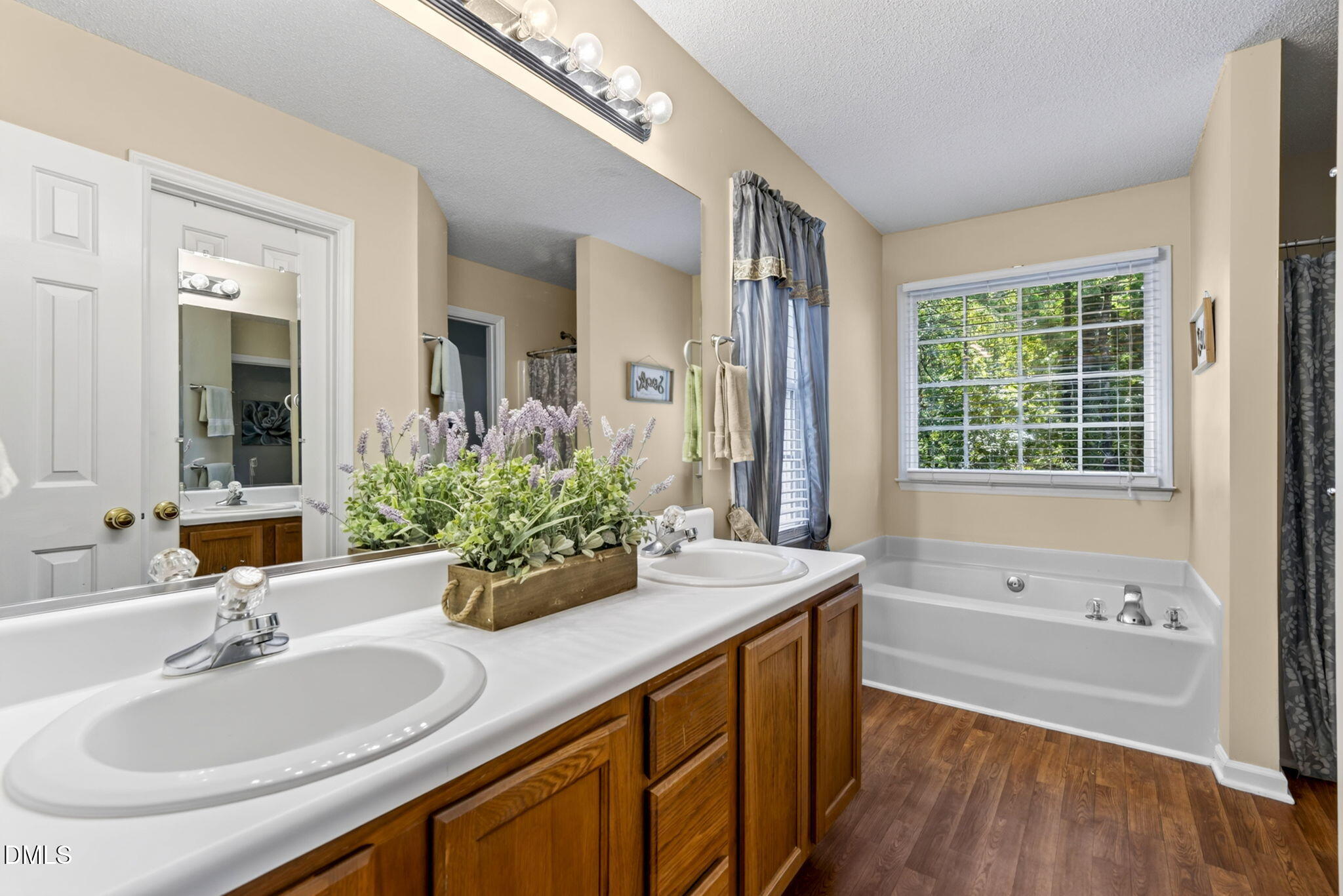 4512 Lazyriver Drive Property Photo 8