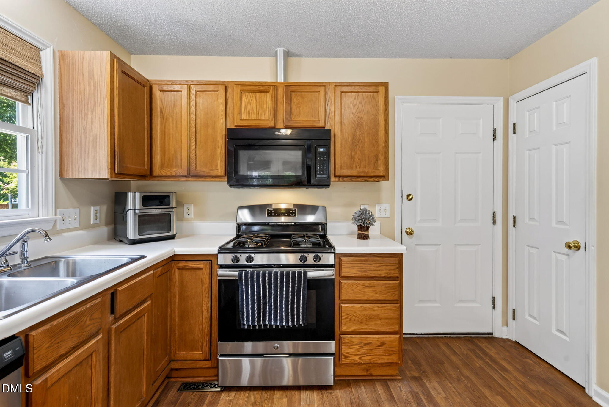 4512 Lazyriver Drive Property Photo 24