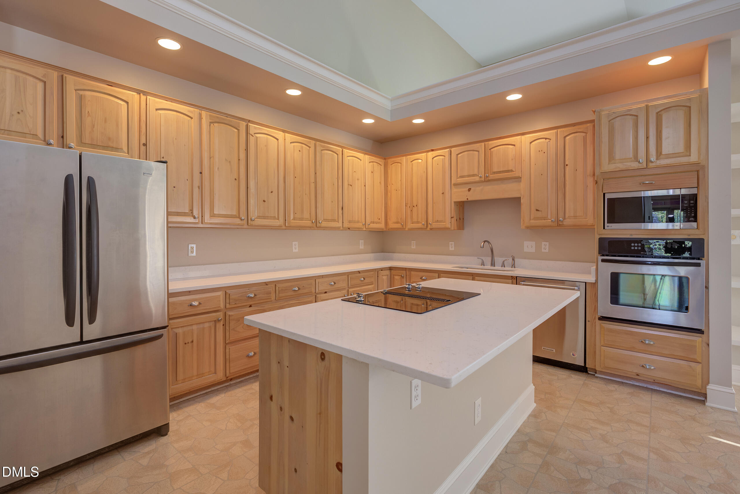 2912 Hawtree Drive Property Photo 9