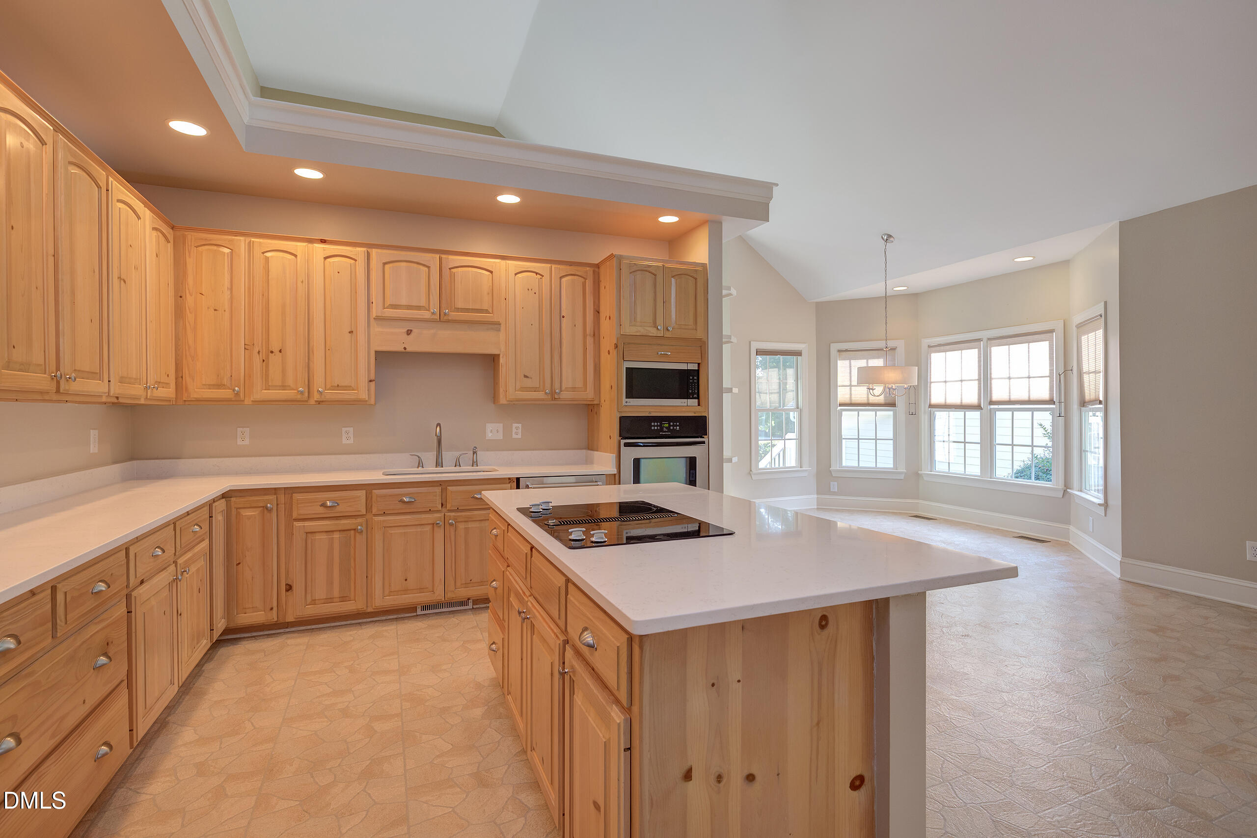 2912 Hawtree Drive Property Photo 10