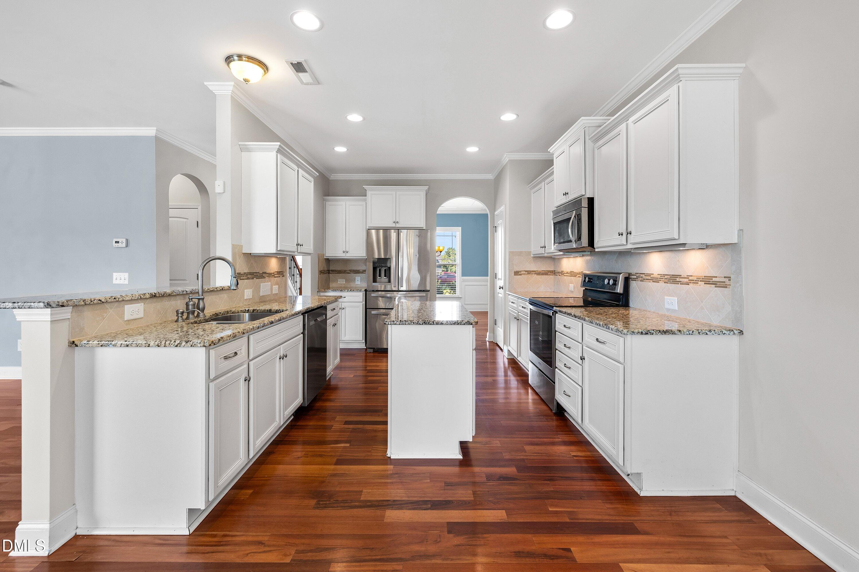 6201 Hirondelle Court Property Photo 8