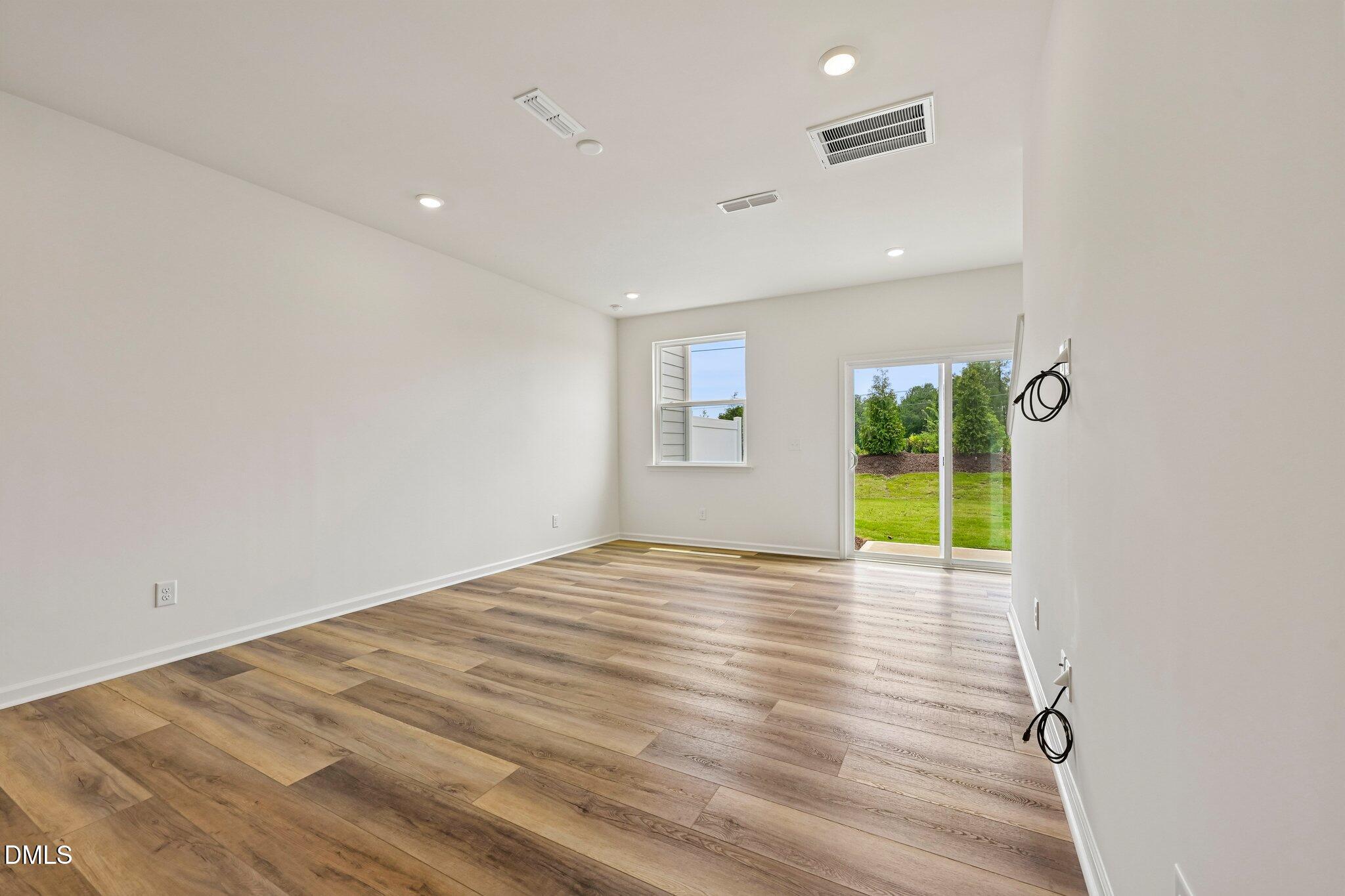 2020 Oakdale Drive Property Photo 3