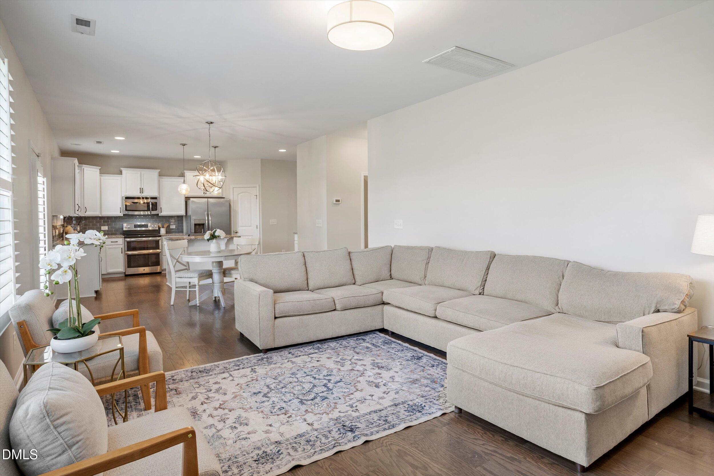 1033 Laredo Lane Property Photo 13