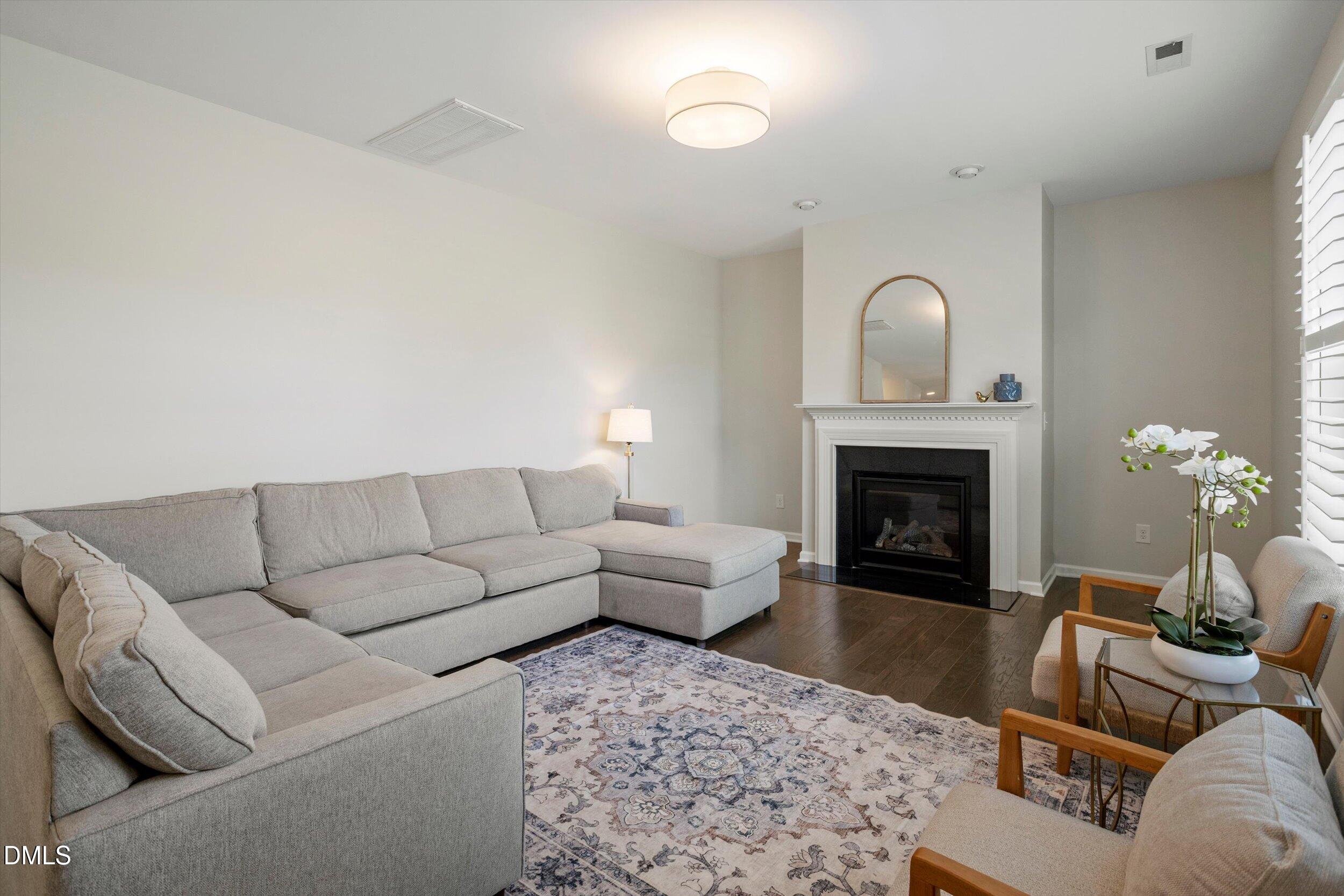 1033 Laredo Lane Property Photo 14