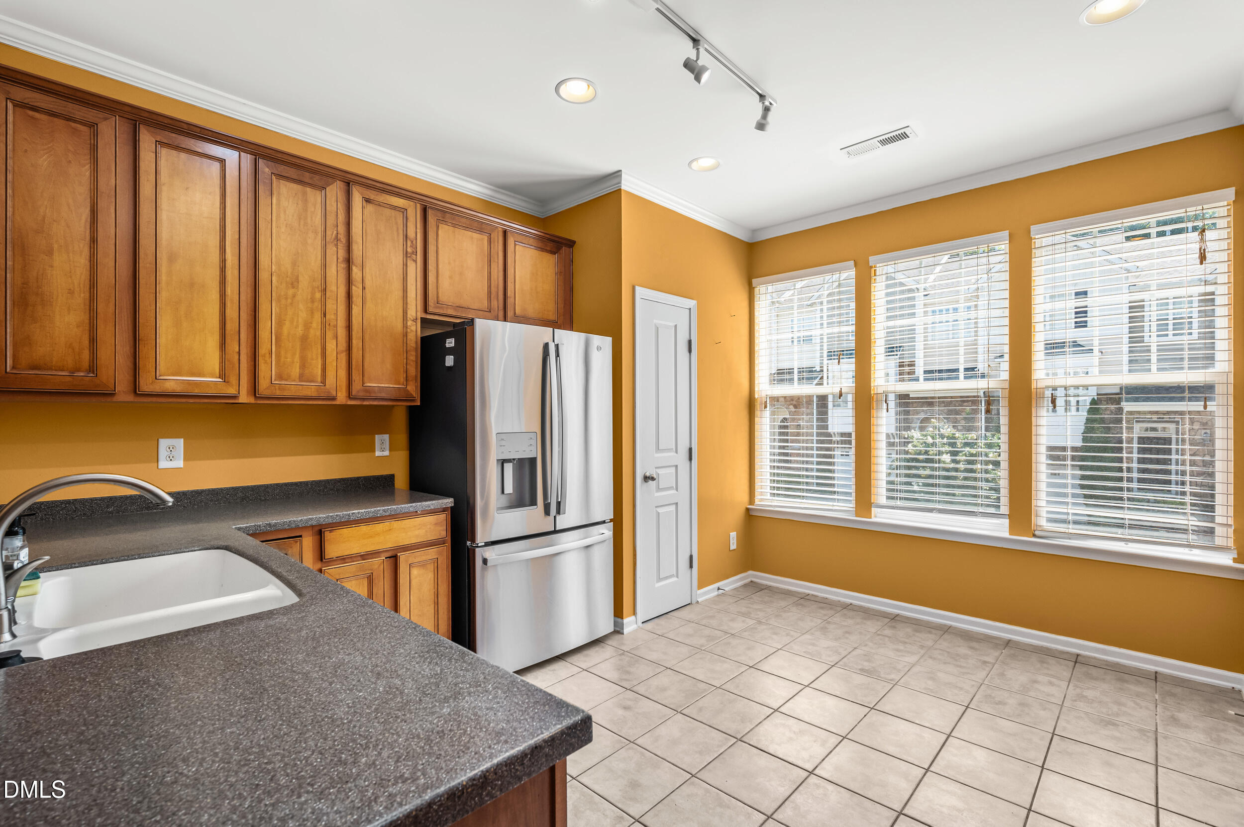 5831 Cameo Glass Way Property Photo 12
