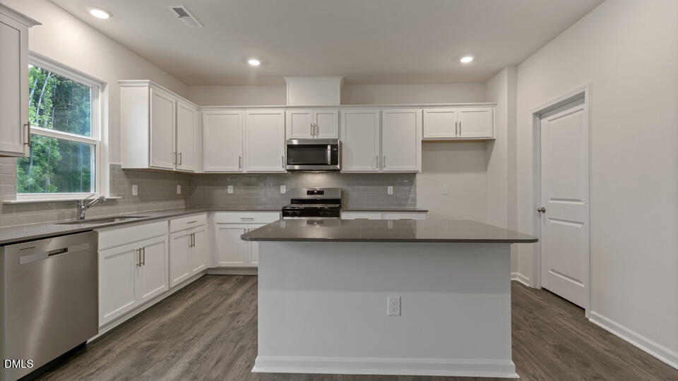 709 Sparkling Pear Drive Property Photo 3