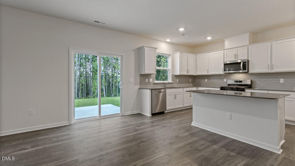 709 Sparkling Pear Drive Property Photo 6