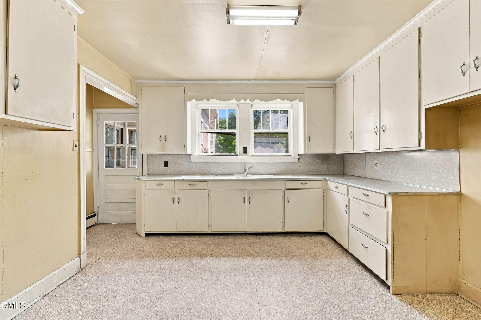 1000 Broad Street Property Photo 23