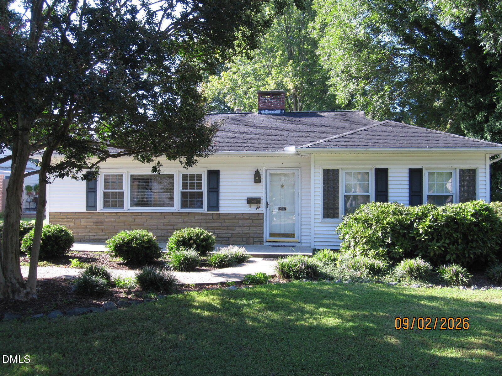 402 Gates Avenue Property Photo 1