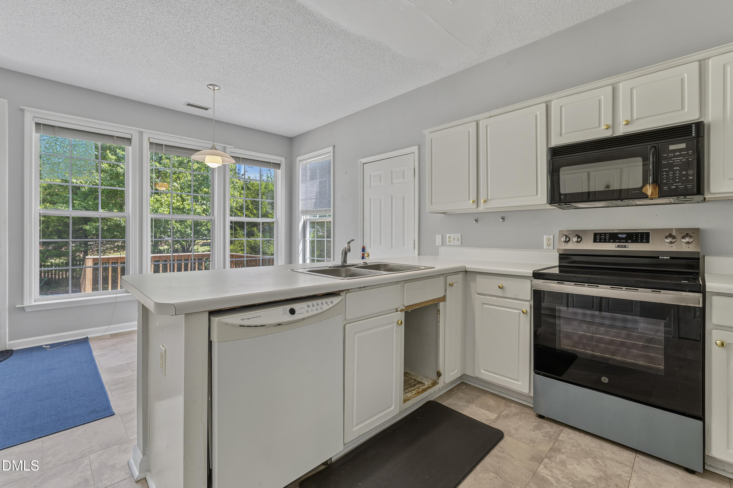 2404 Colony Woods Drive Property Photo 7