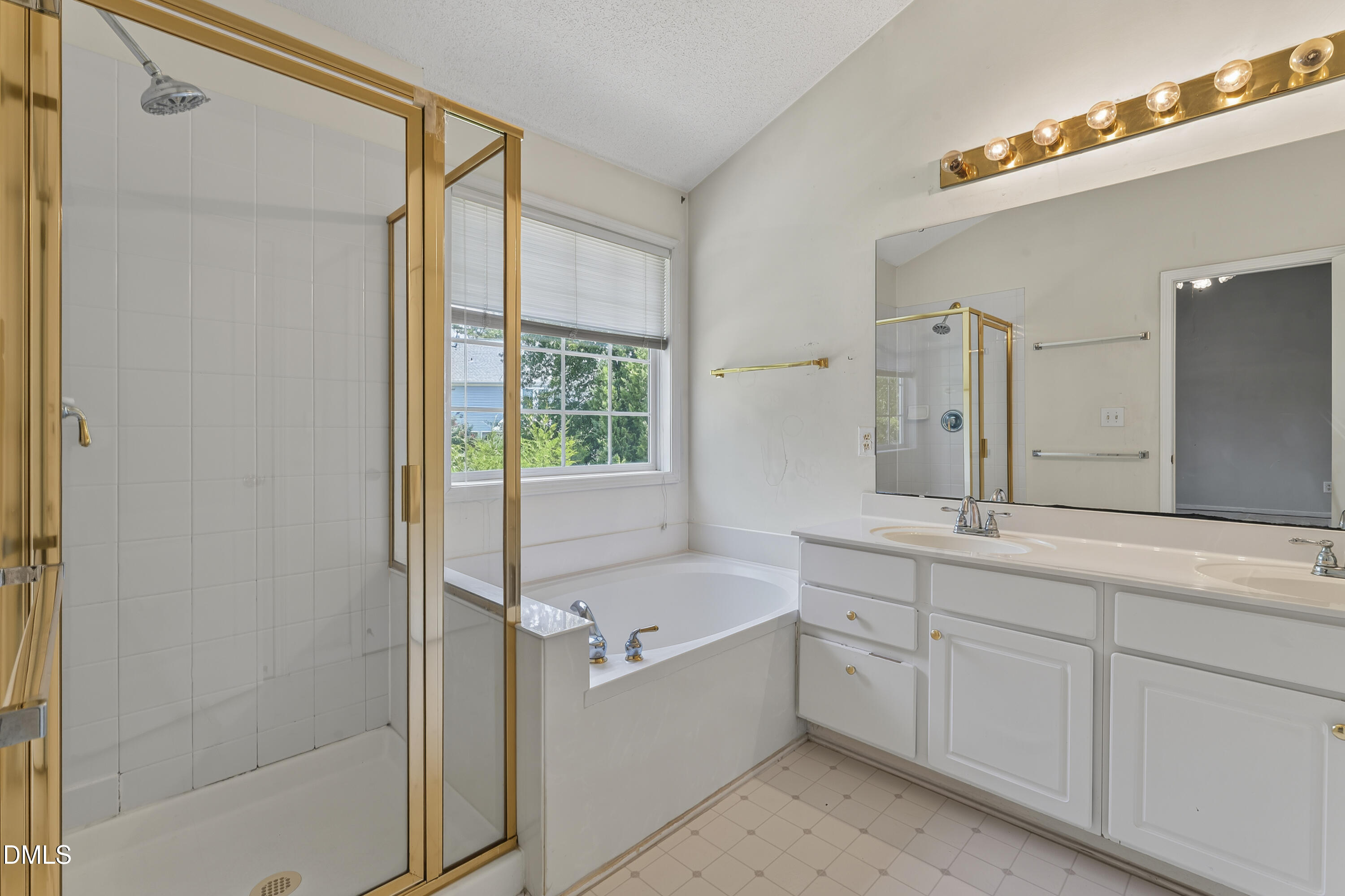 2404 Colony Woods Drive Property Photo 12