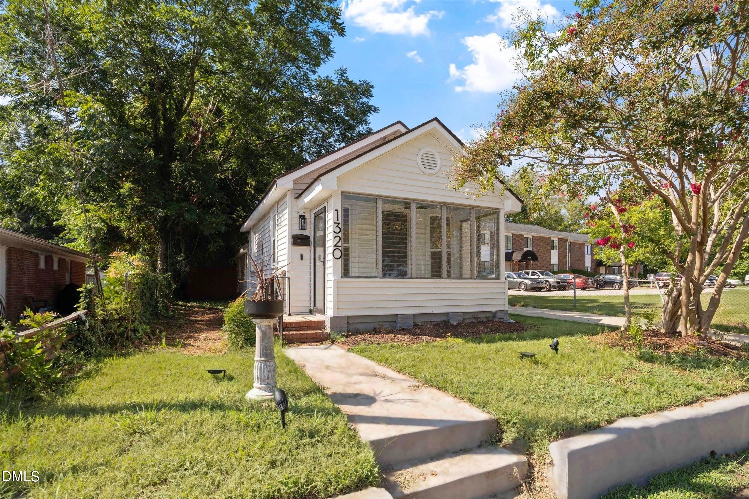 1320 Oakwood Avenue Property Photo 1
