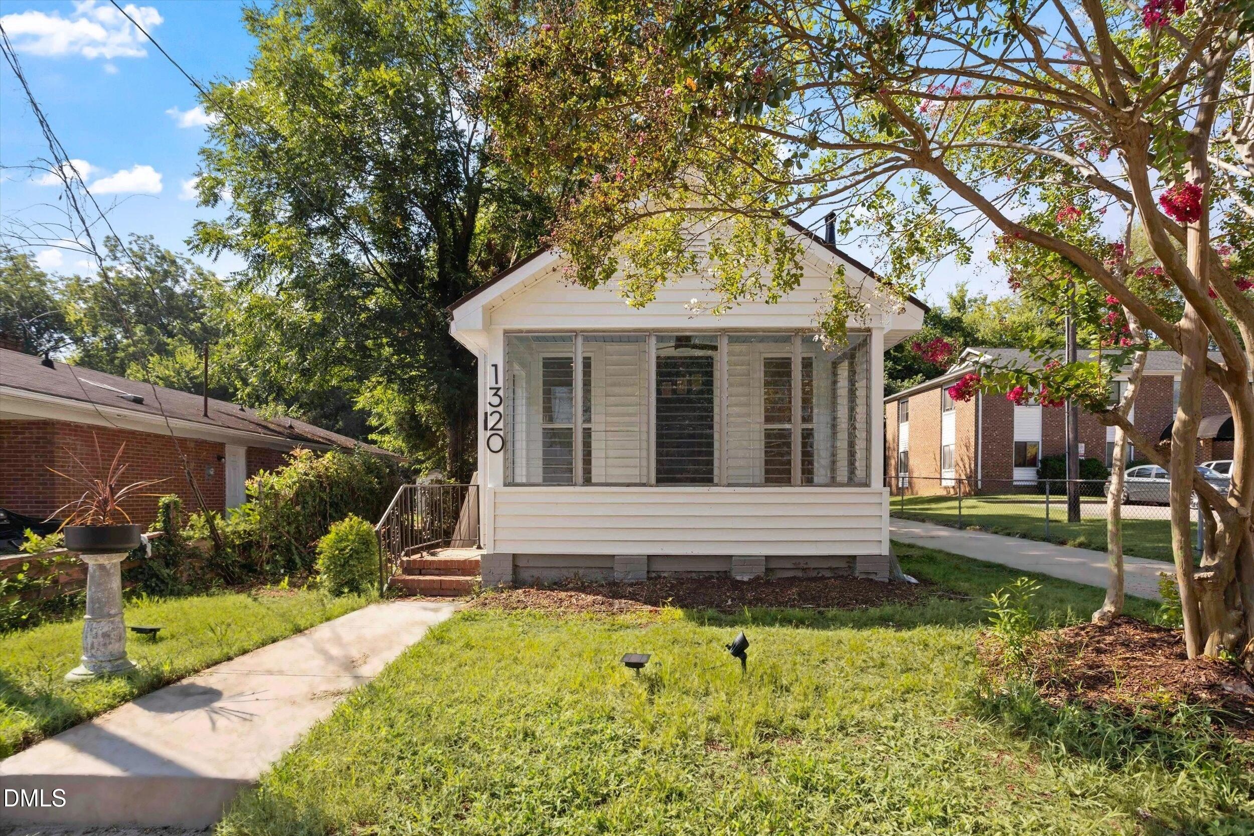 1320 Oakwood Avenue Property Photo 1