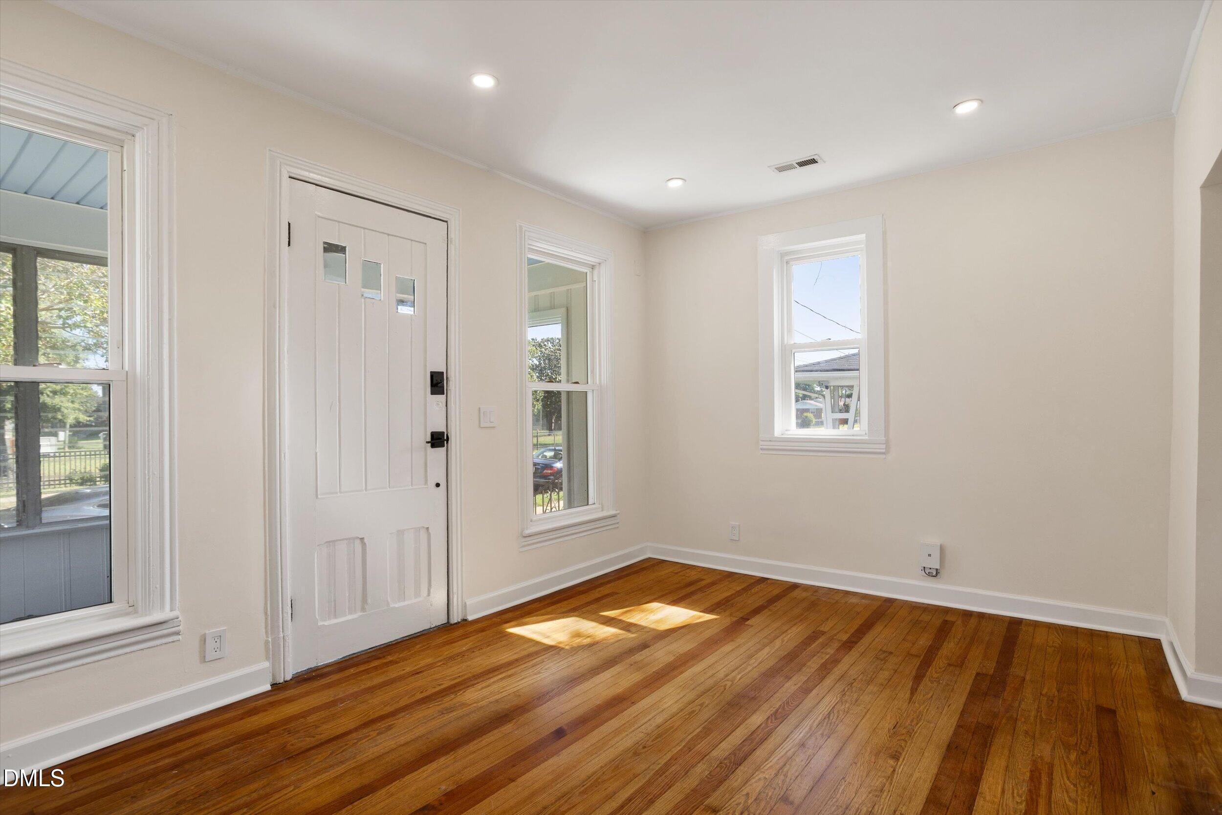 1320 Oakwood Avenue Property Photo 3