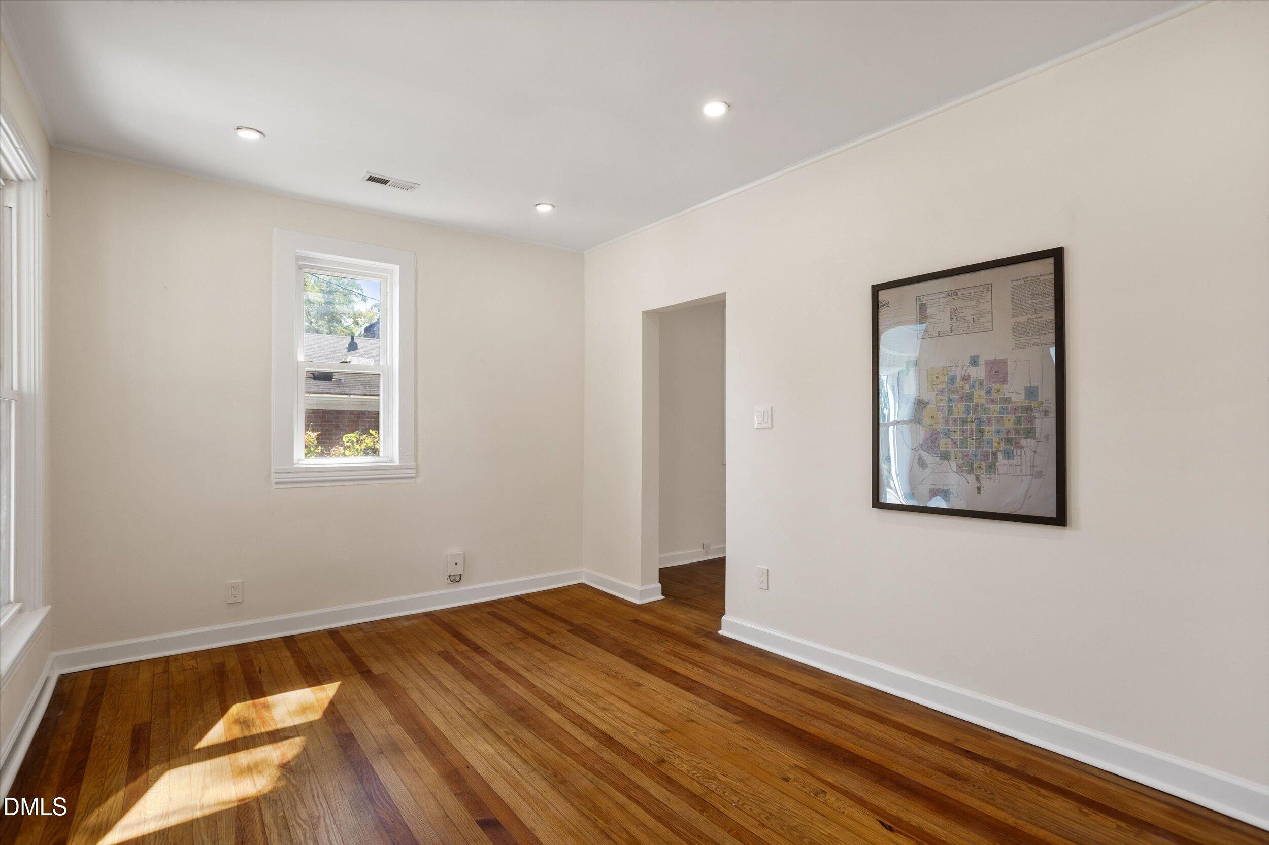 1320 Oakwood Avenue Property Photo 4