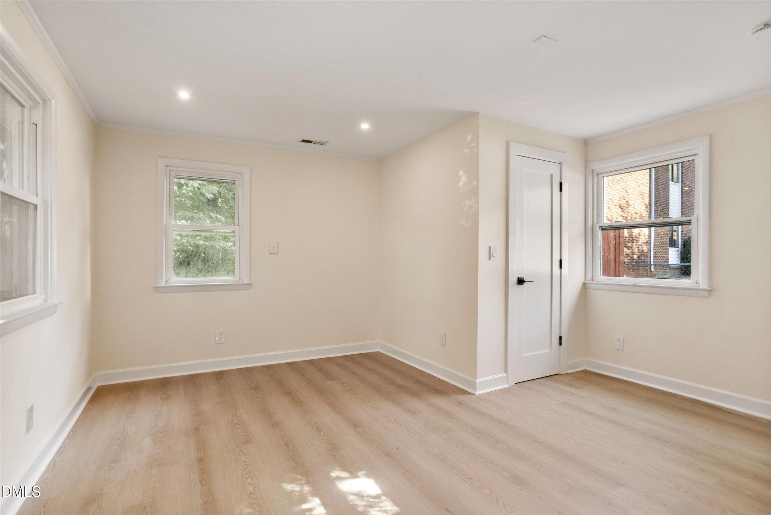 1320 Oakwood Avenue Property Photo 17