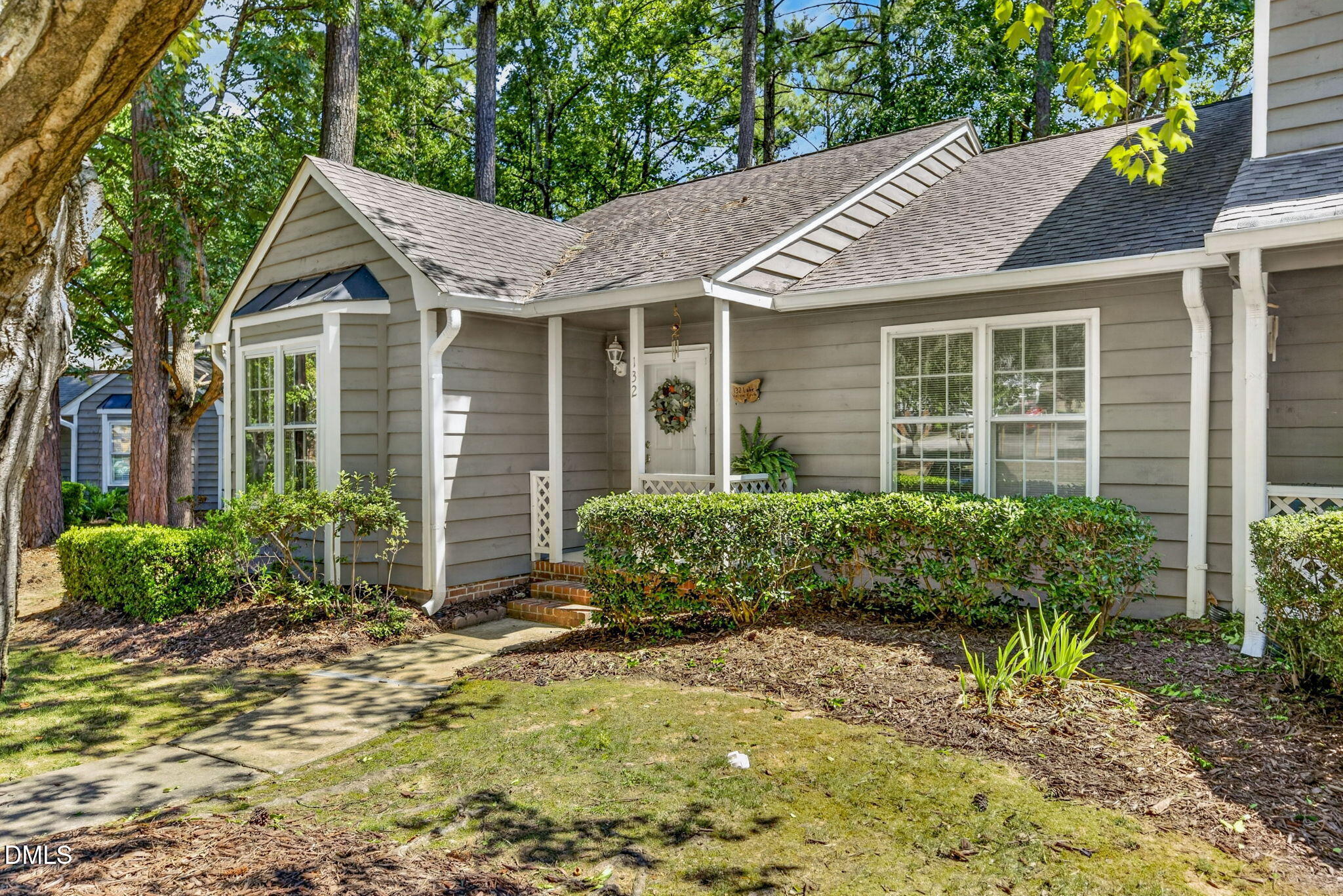 132 Lake Hollow Circle Property Photo 3