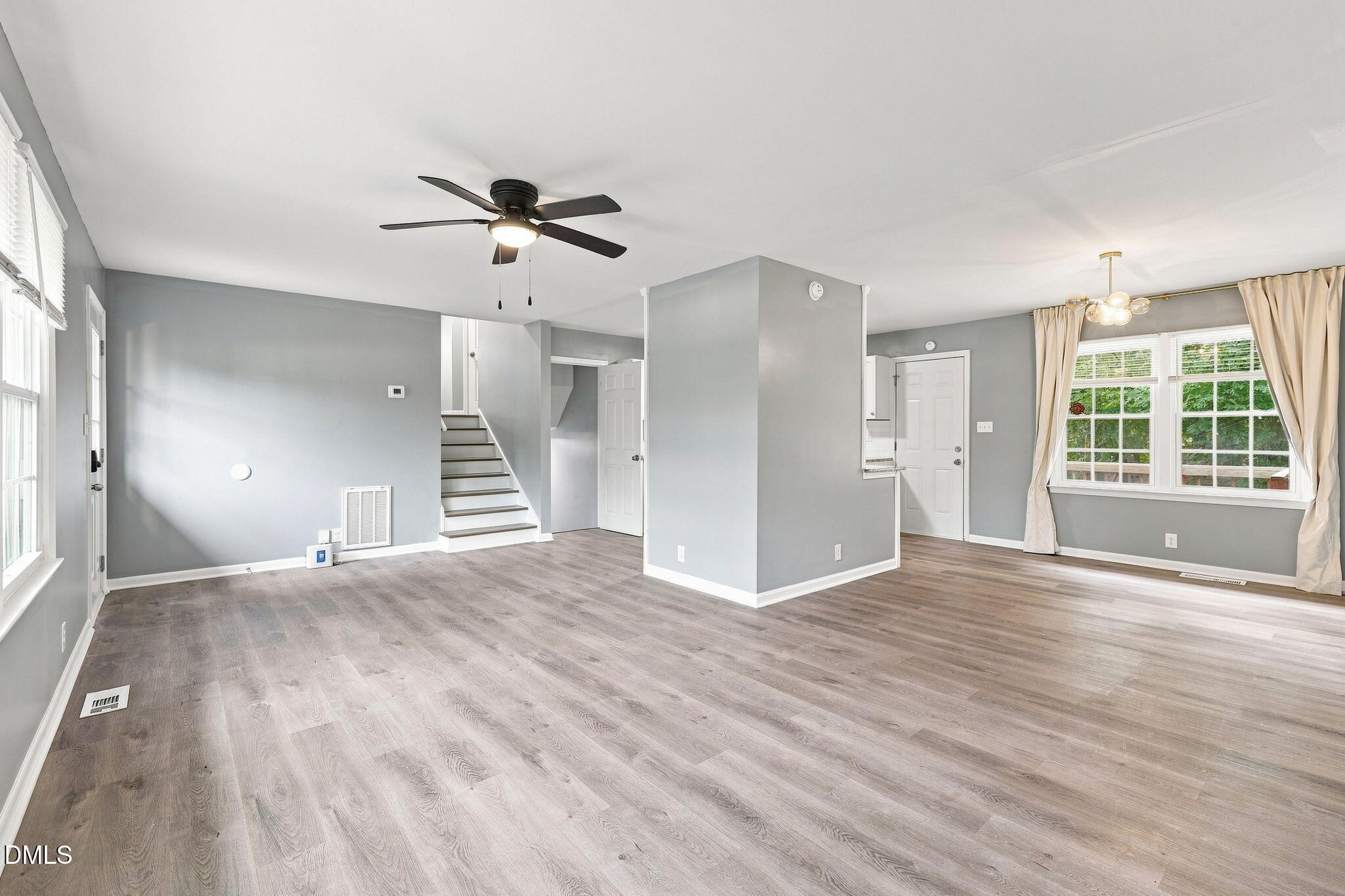 1536 N King Charles Road Property Photo 6