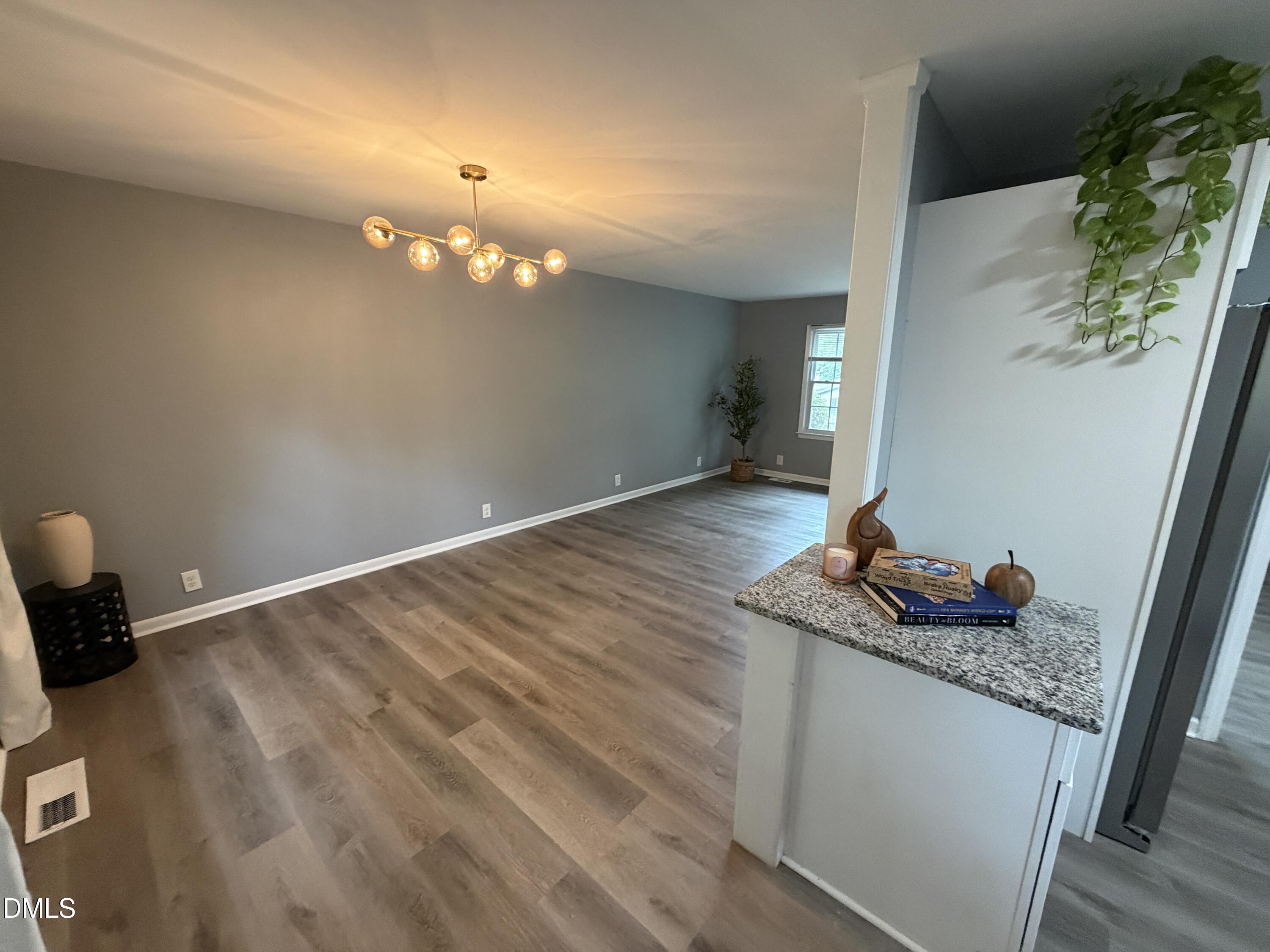 1536 N King Charles Road Property Photo 8