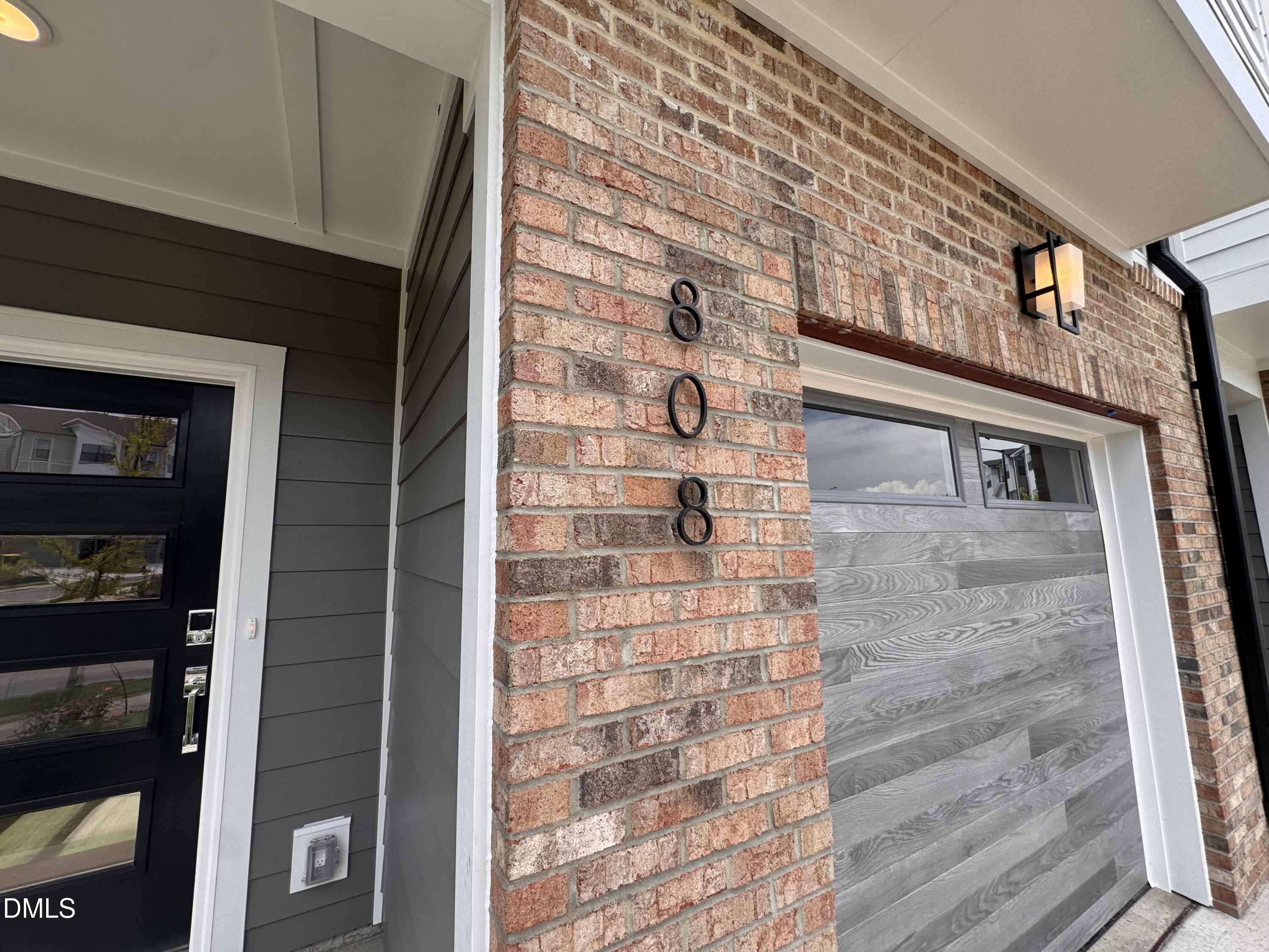 808 Portia Way Property Photo 1