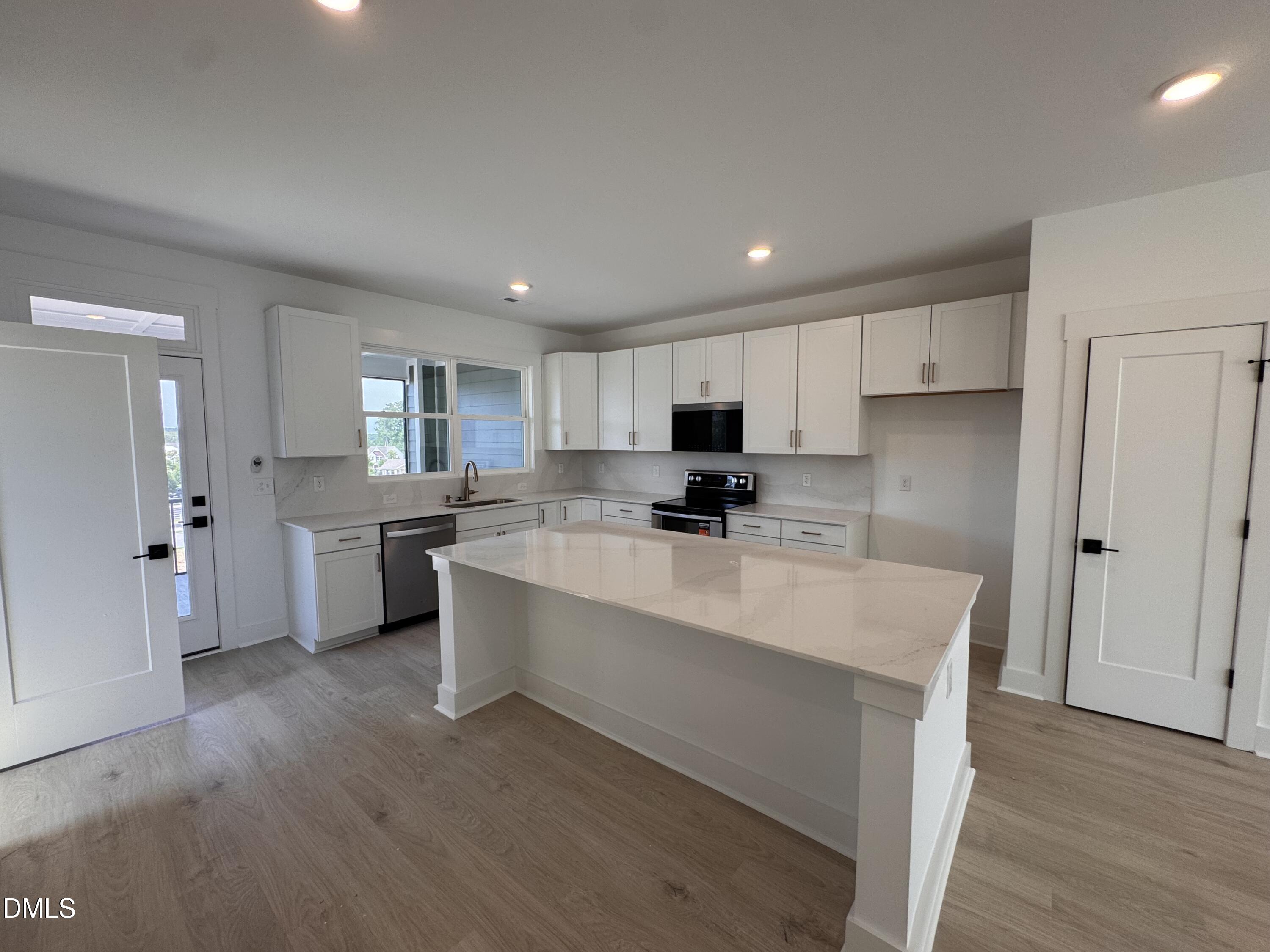 808 Portia Way Property Photo 11