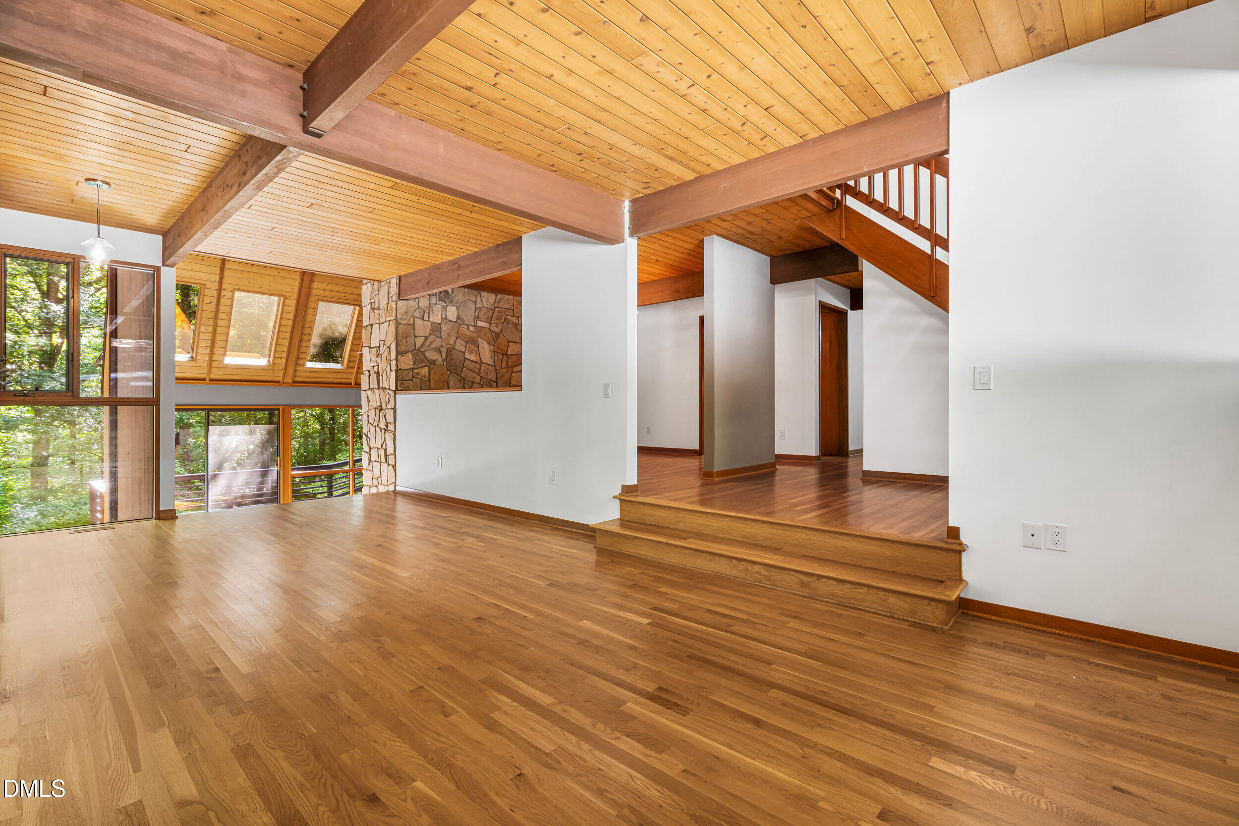 10429 Leslie Drive Property Photo 9