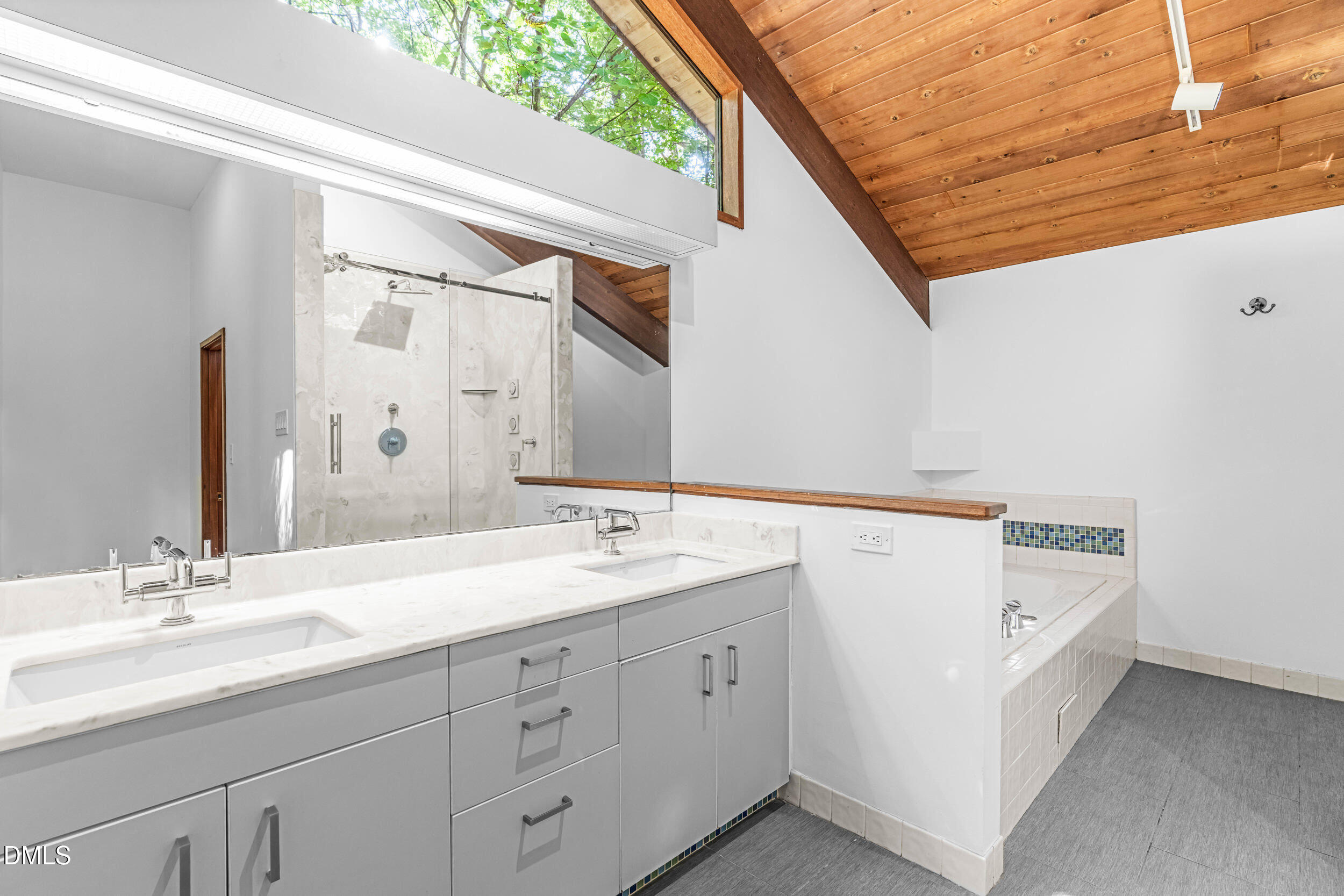 10429 Leslie Drive Property Photo 40