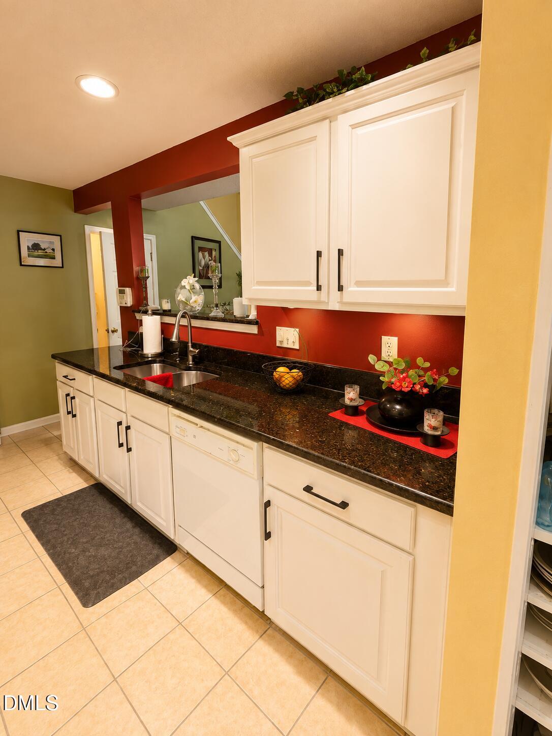 8129 Wesley Farm Drive Property Photo 3