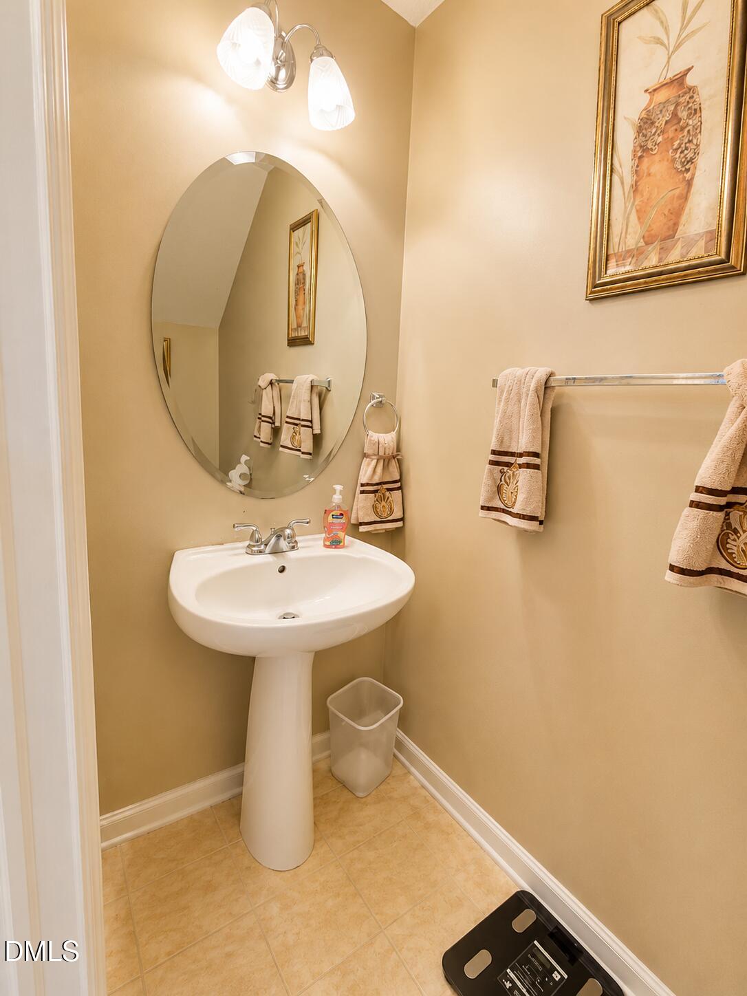 8129 Wesley Farm Drive Property Photo 7