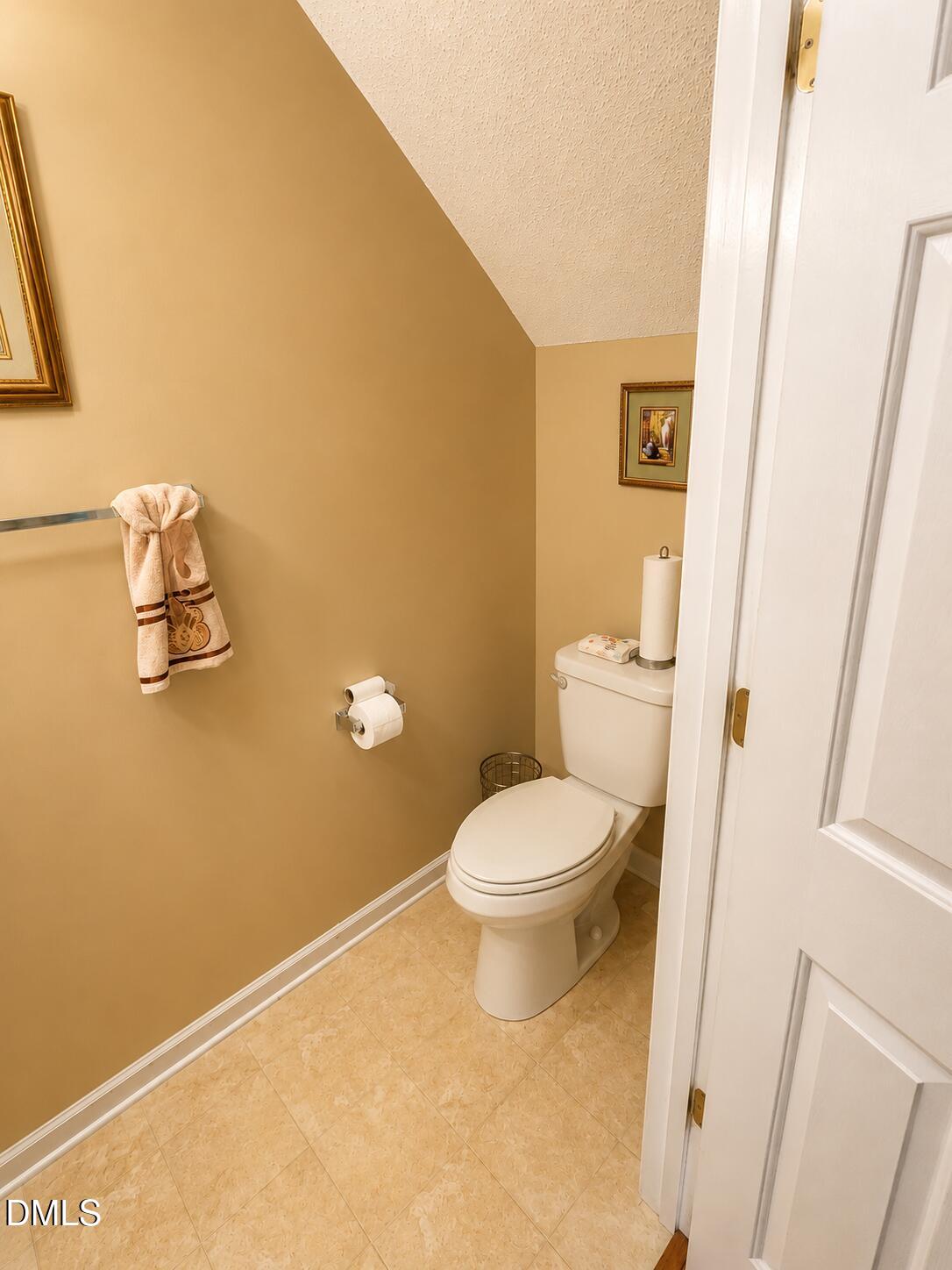 8129 Wesley Farm Drive Property Photo 8