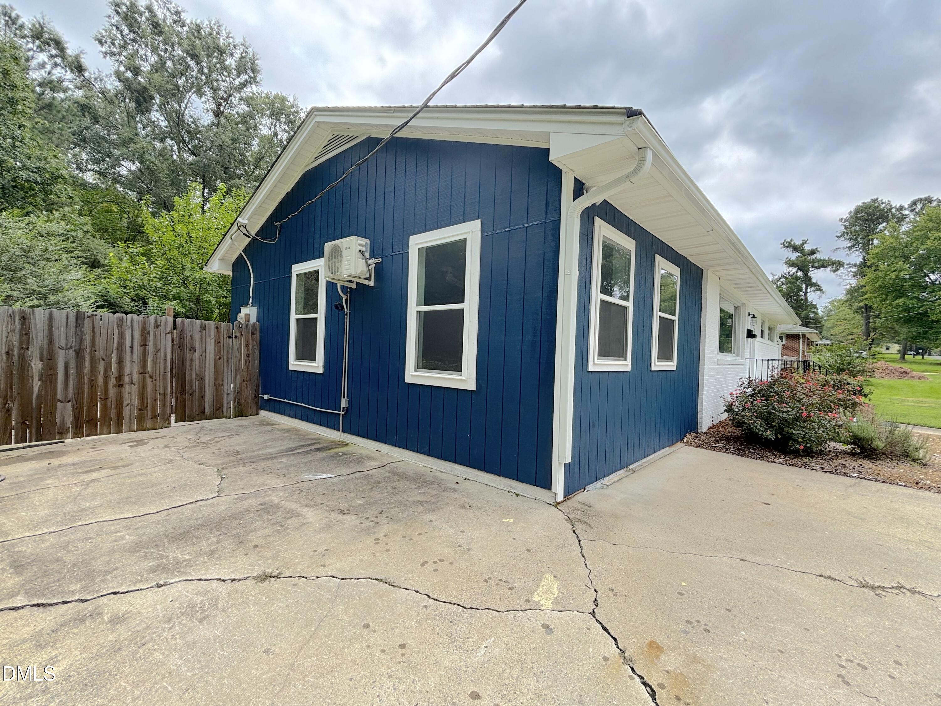 2324 Charlotte Street Property Photo 8